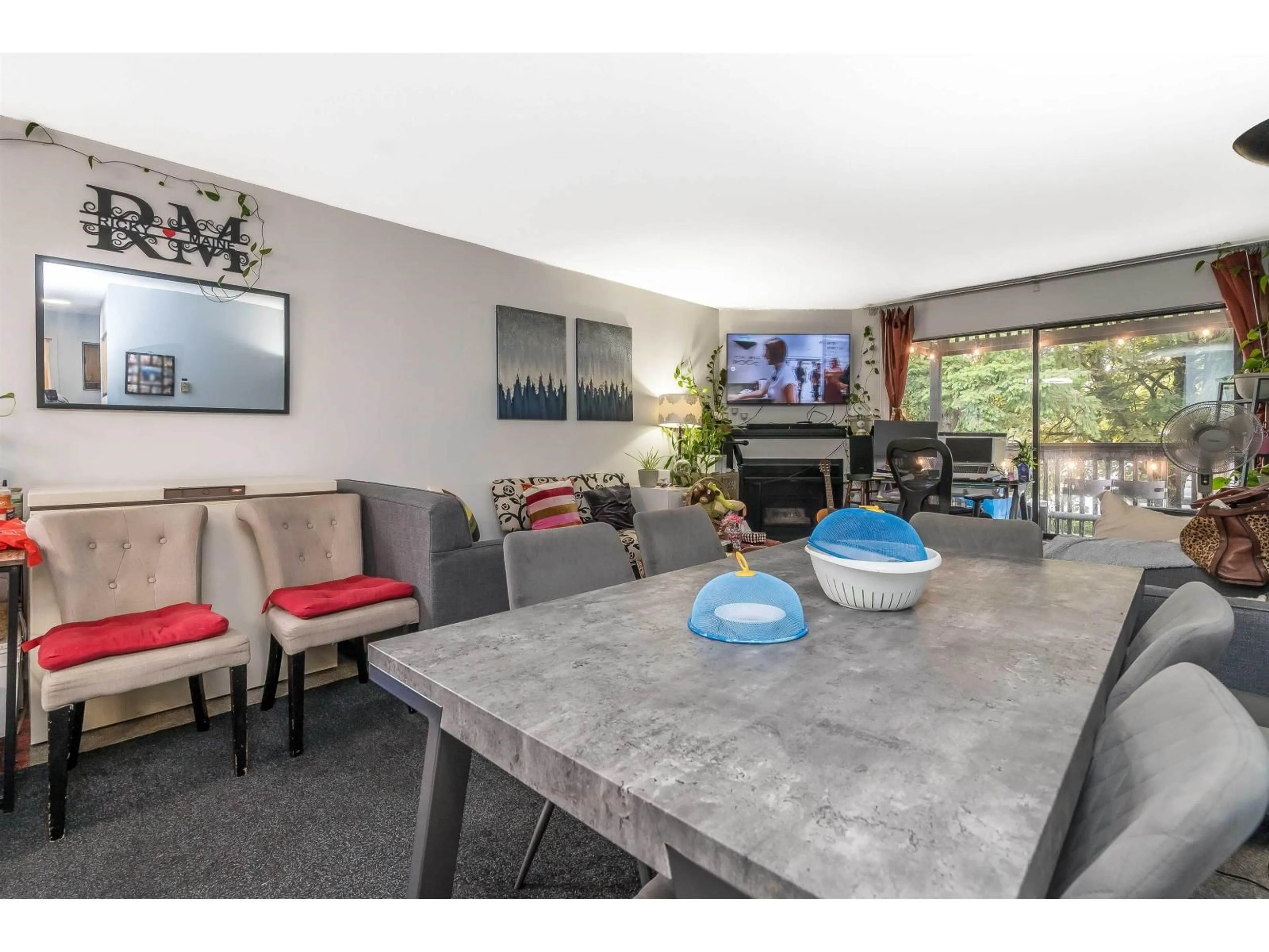 Living room with furniture, unknown for 206 - 9682 134, Surrey British Columbia V3T5L6