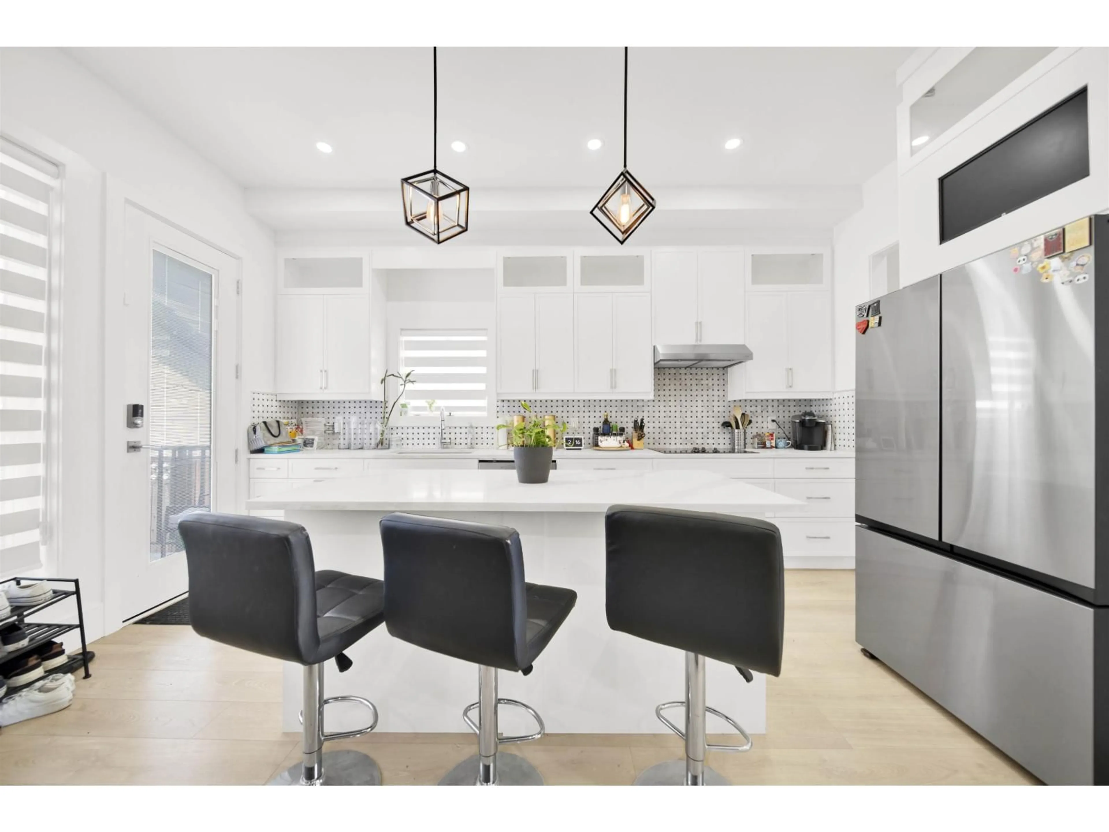 Contemporary kitchen, ceramic/tile floor for 19415 70, Surrey British Columbia V4N1N2