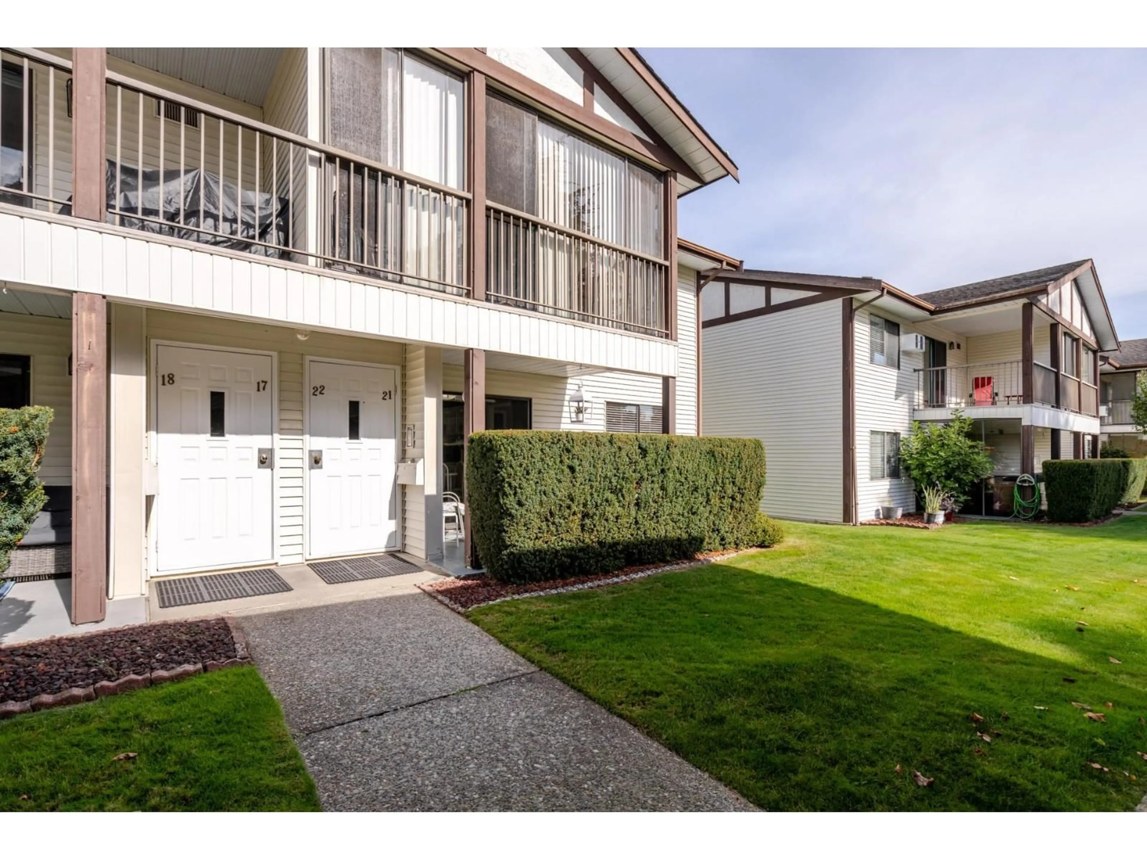 Patio, street for 17 - 32718 GARIBALDI, Abbotsford British Columbia V2T5T6