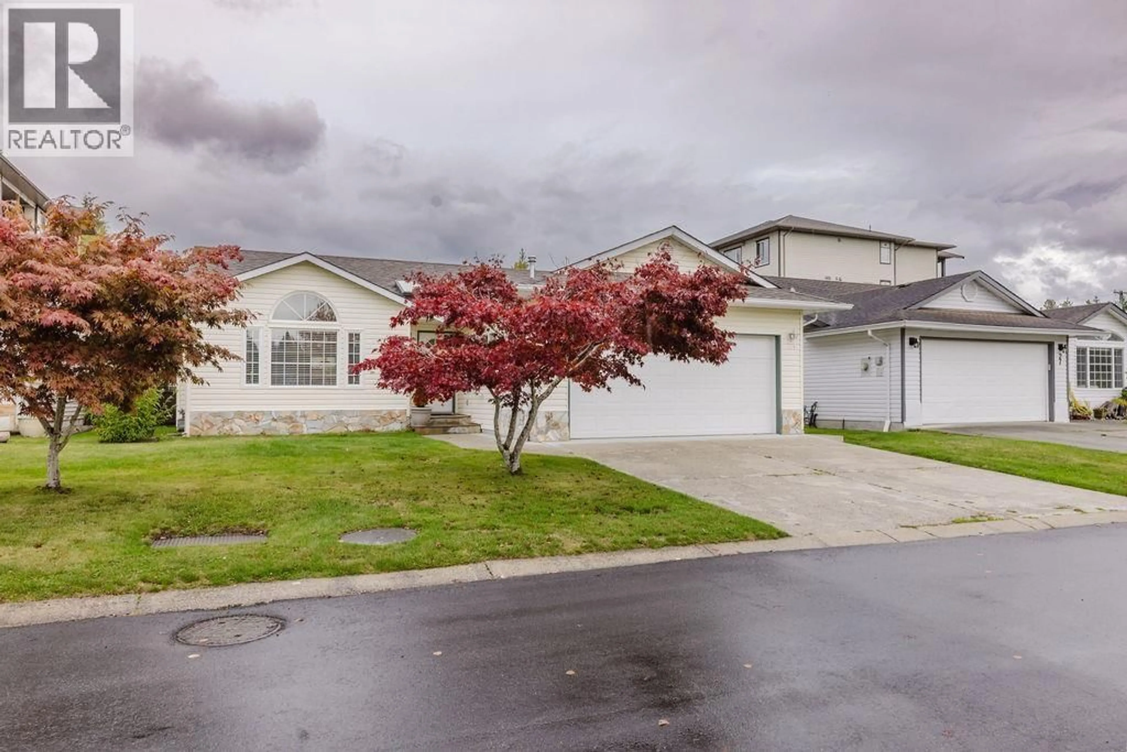 A pic from outside/outdoor area/front of a property/back of a property/a pic from drone, street for 26 - 535 SHAW ROAD, Gibsons British Columbia V0N1V8