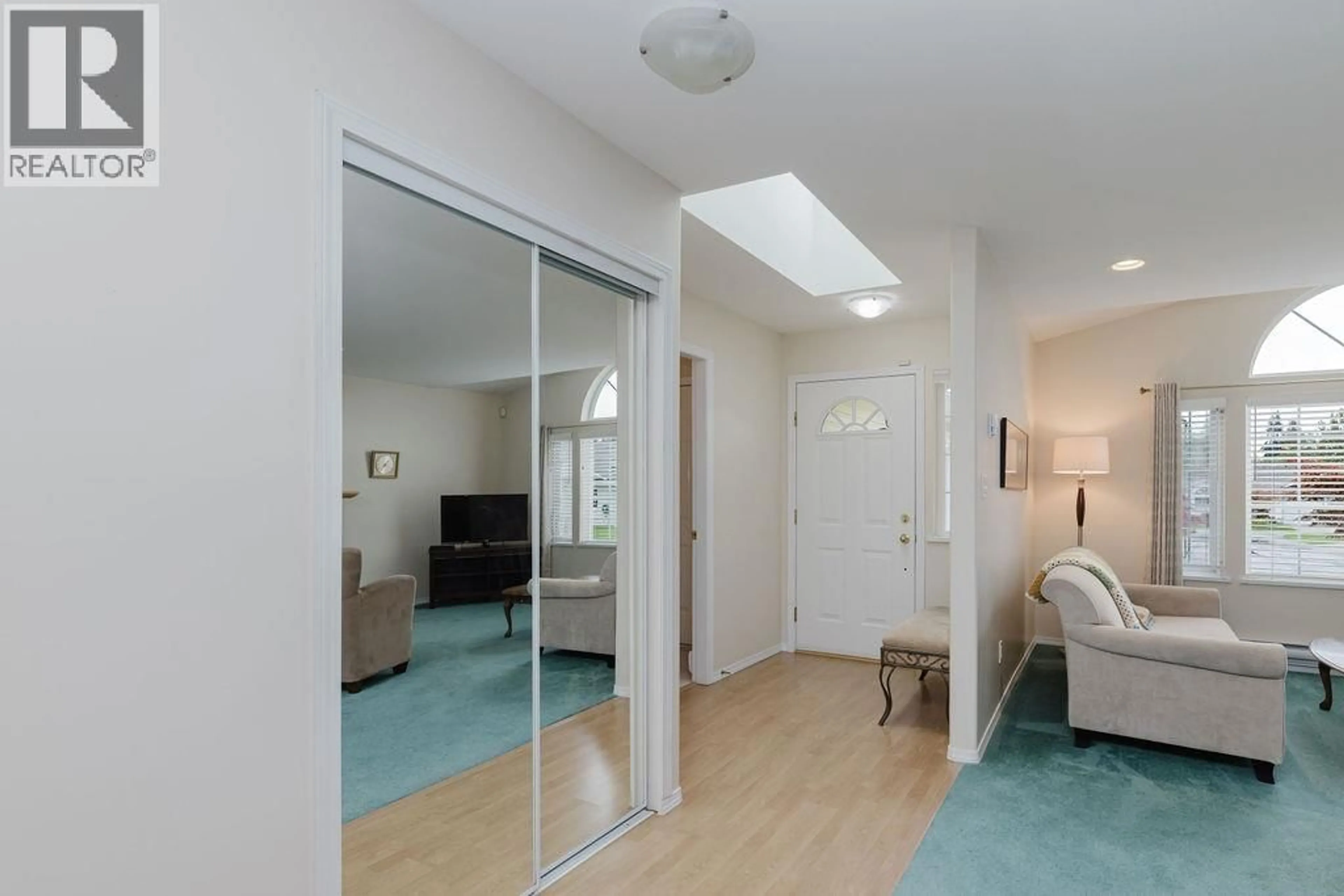 Indoor entryway for 26 - 535 SHAW ROAD, Gibsons British Columbia V0N1V8