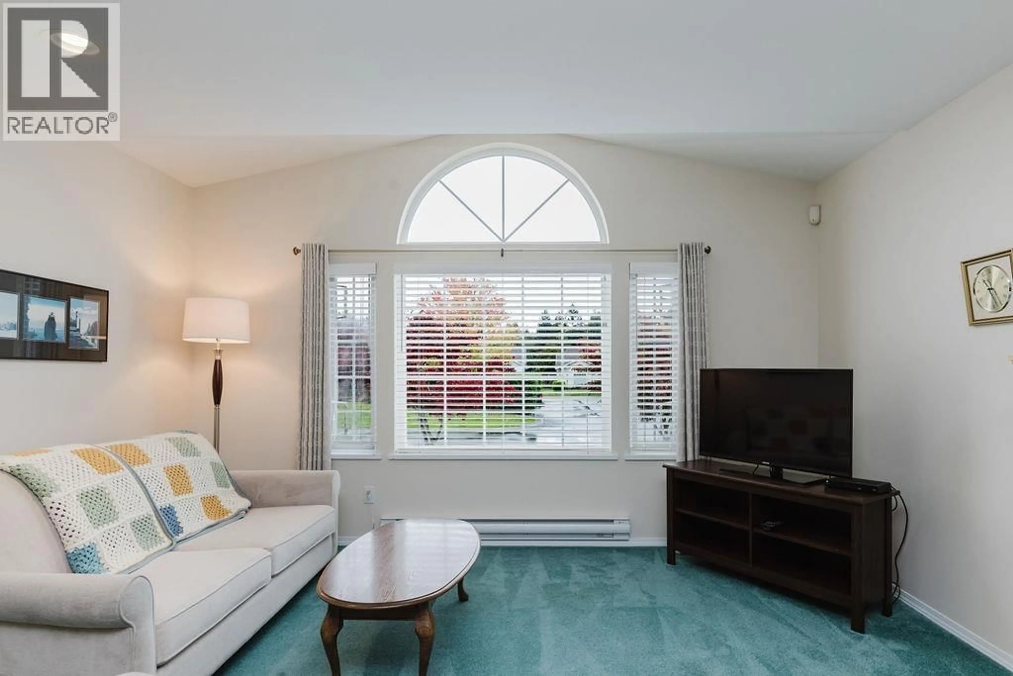 Living room with furniture, unknown for 26 - 535 SHAW ROAD, Gibsons British Columbia V0N1V8