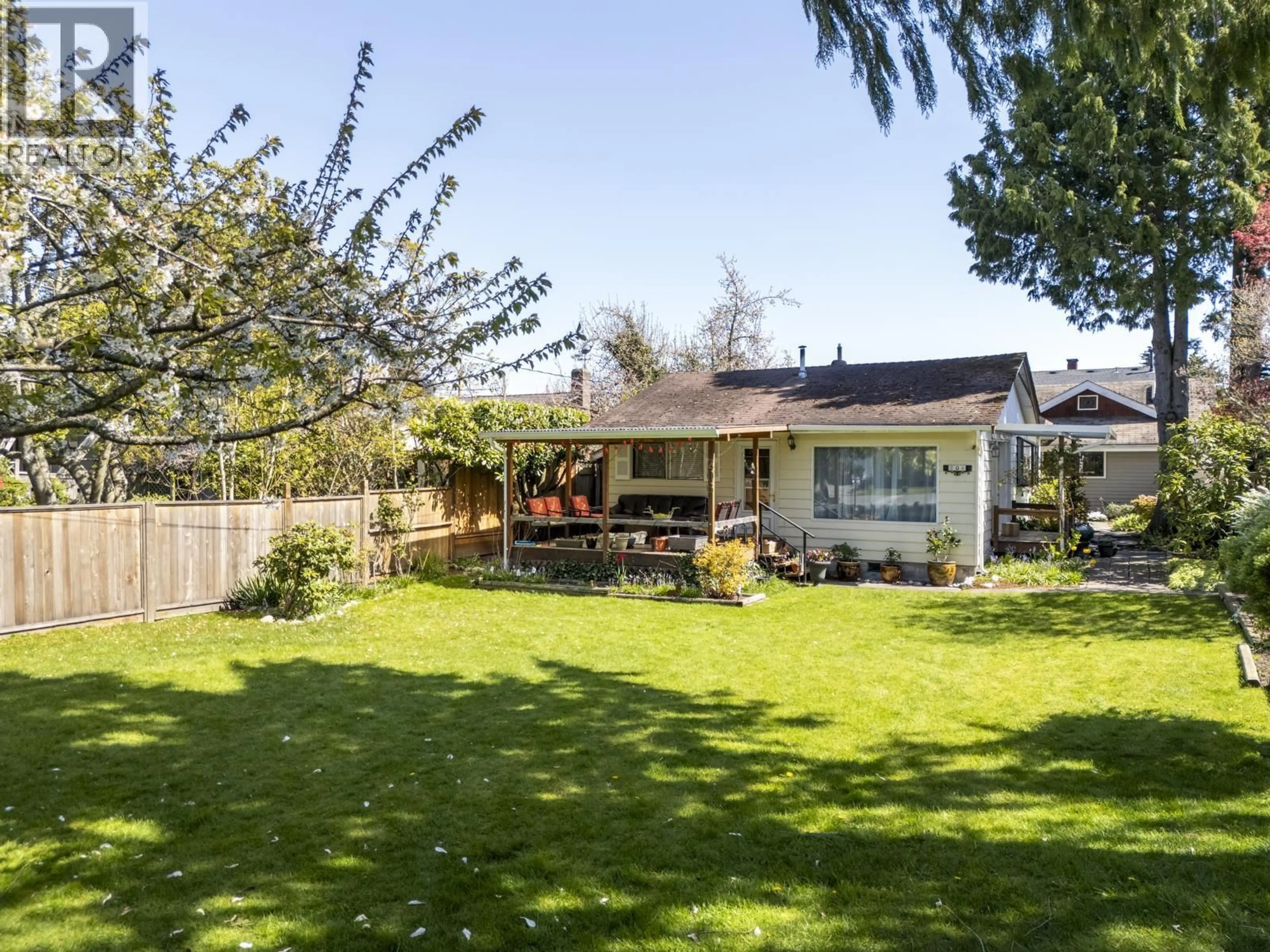 A pic from outside/outdoor area/front of a property/back of a property/a pic from drone, street for 206 66A STREET, Delta British Columbia V4L1M5