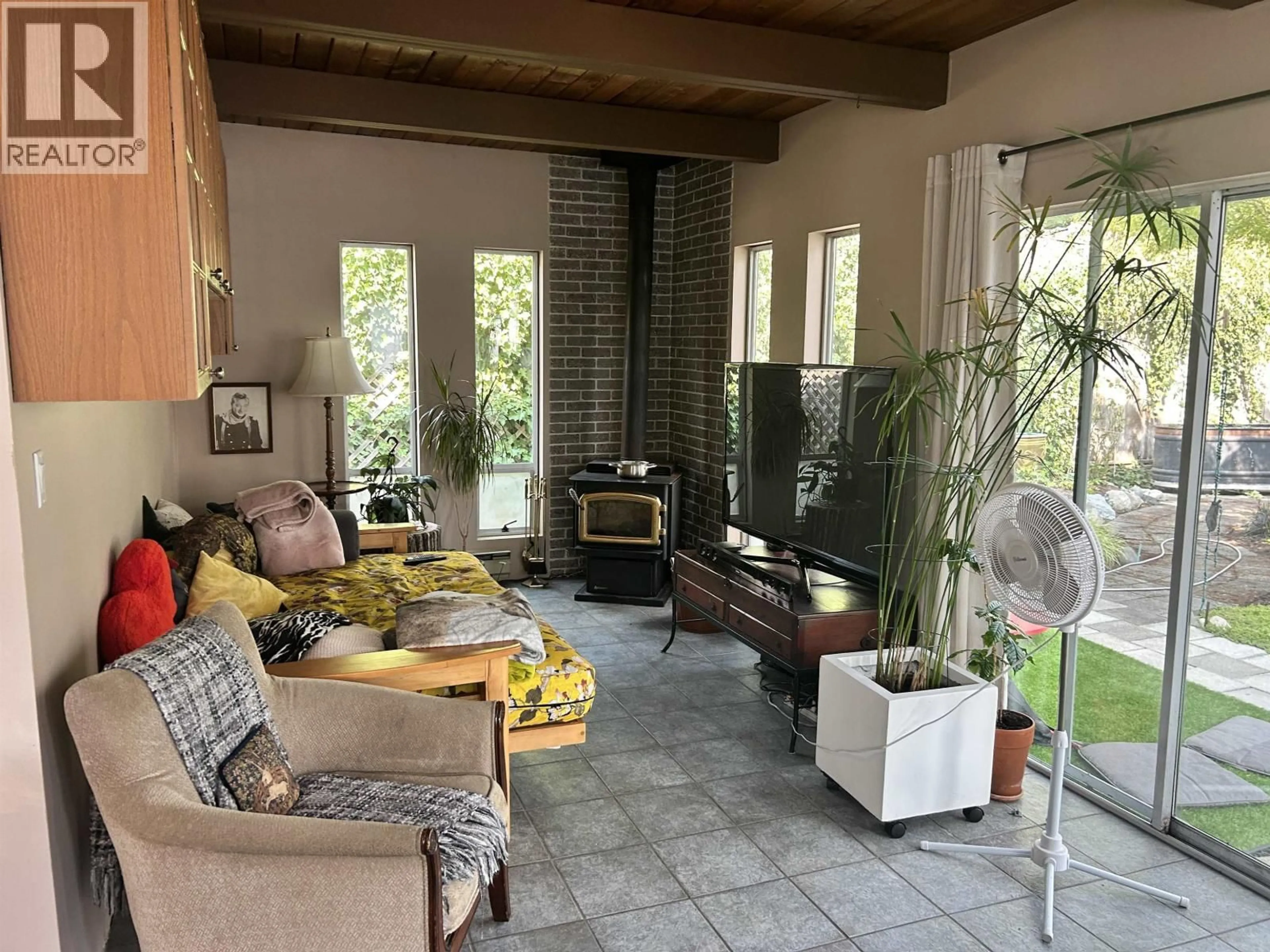Living room with furniture, ceramic/tile floor for 206 66A STREET, Delta British Columbia V4L1M5
