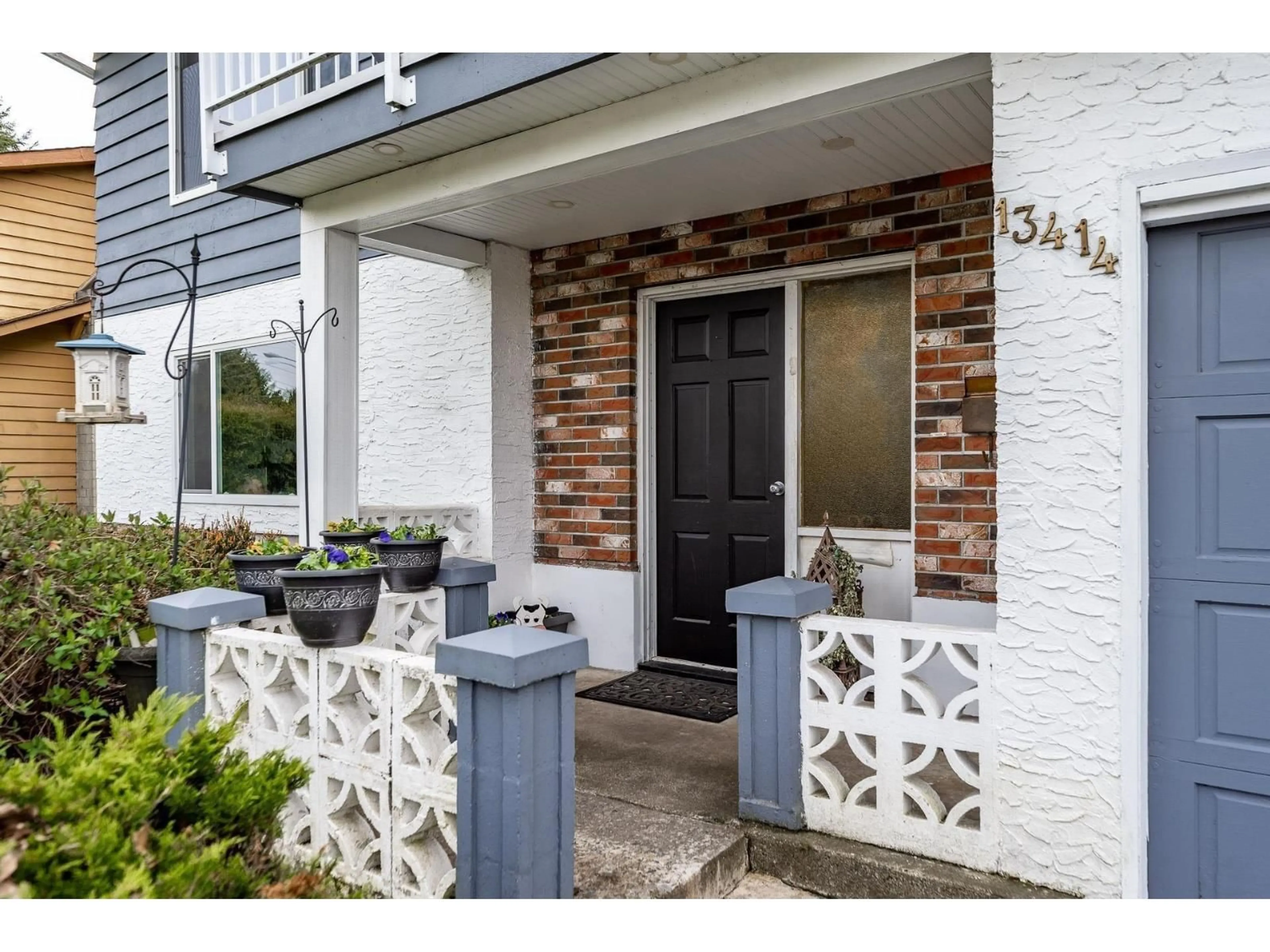Indoor entryway for 13414 113, Surrey British Columbia V3R2H6