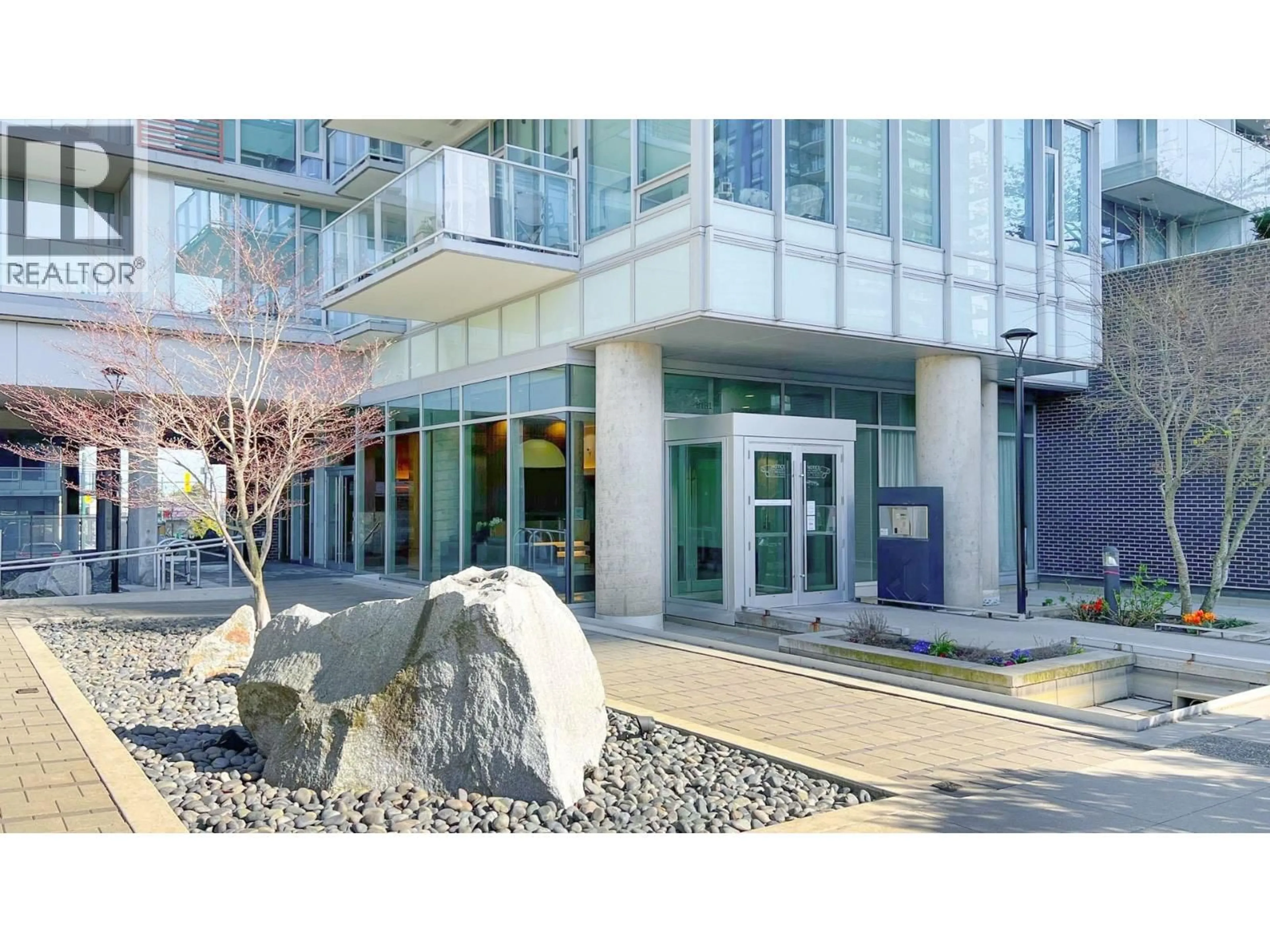 Indoor foyer for 1004 - 8131 NUNAVUT LANE, Vancouver British Columbia V5X0E2