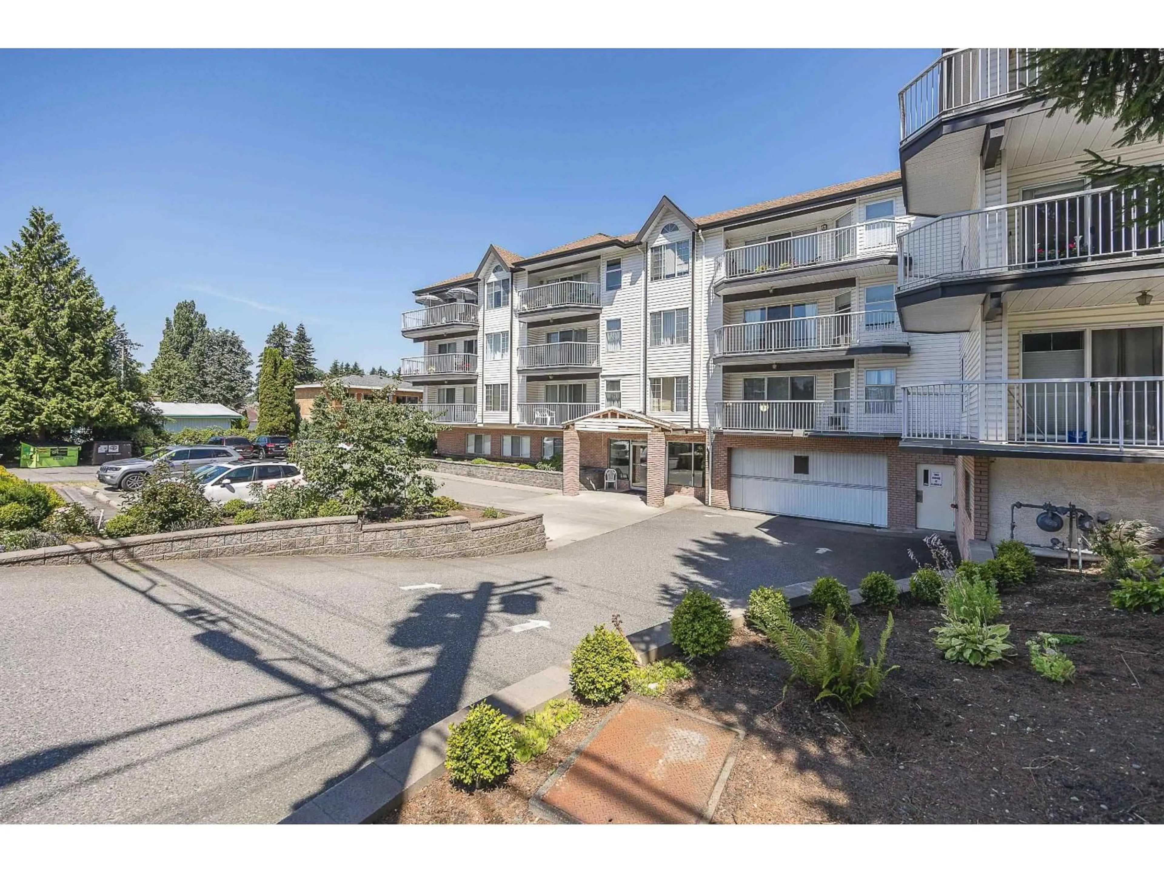 A pic from outside/outdoor area/front of a property/back of a property/a pic from drone, unknown for 307 - 33535 KING, Abbotsford British Columbia V2S6Z5