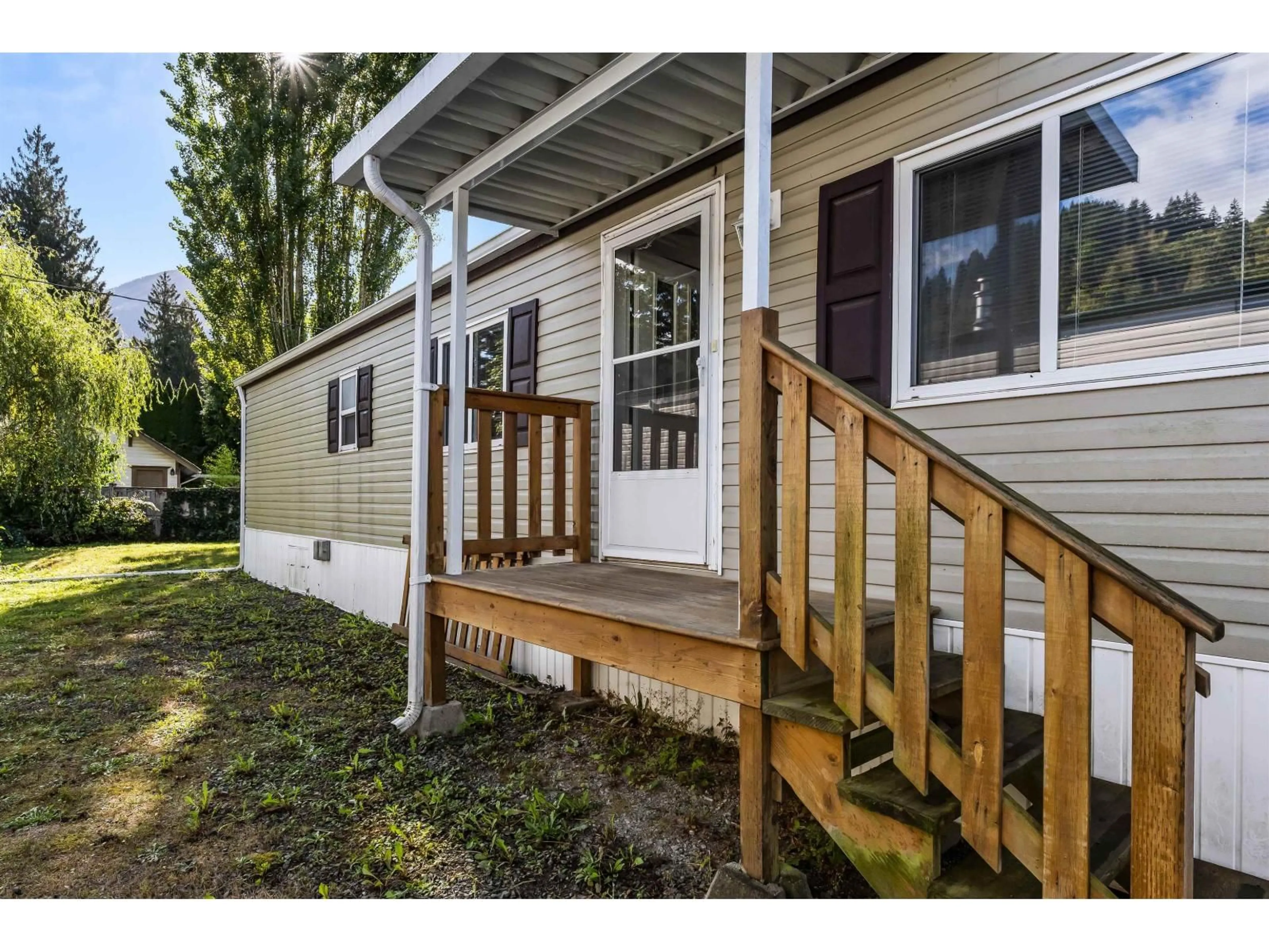 Home with vinyl exterior material, street for 27 - 46484 CHILLIWACK LAKE ROAD, Chilliwack British Columbia V2R3R7