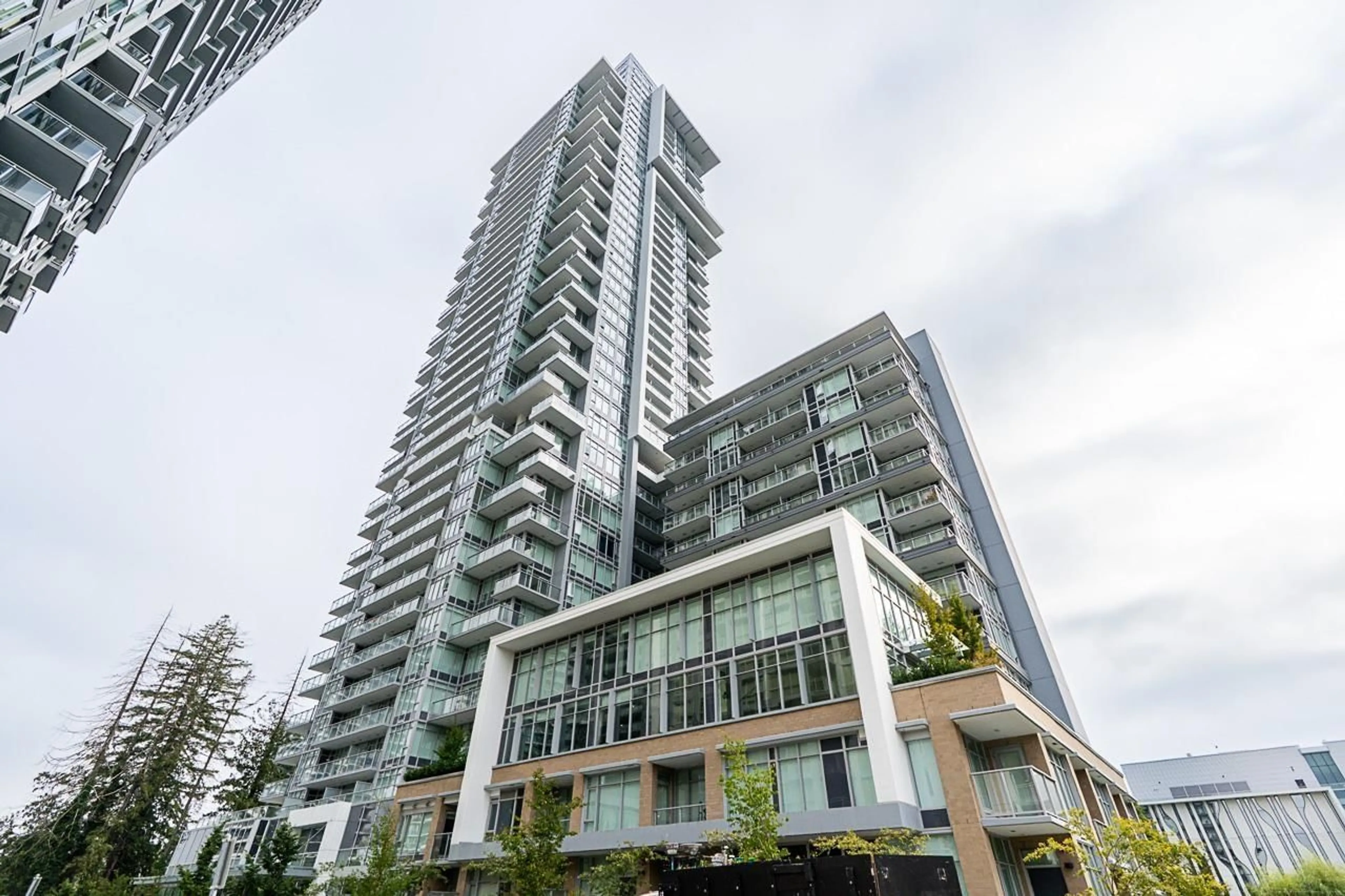 Patio, building for 614 - 13350 CENTRAL, Surrey British Columbia V3T0S1