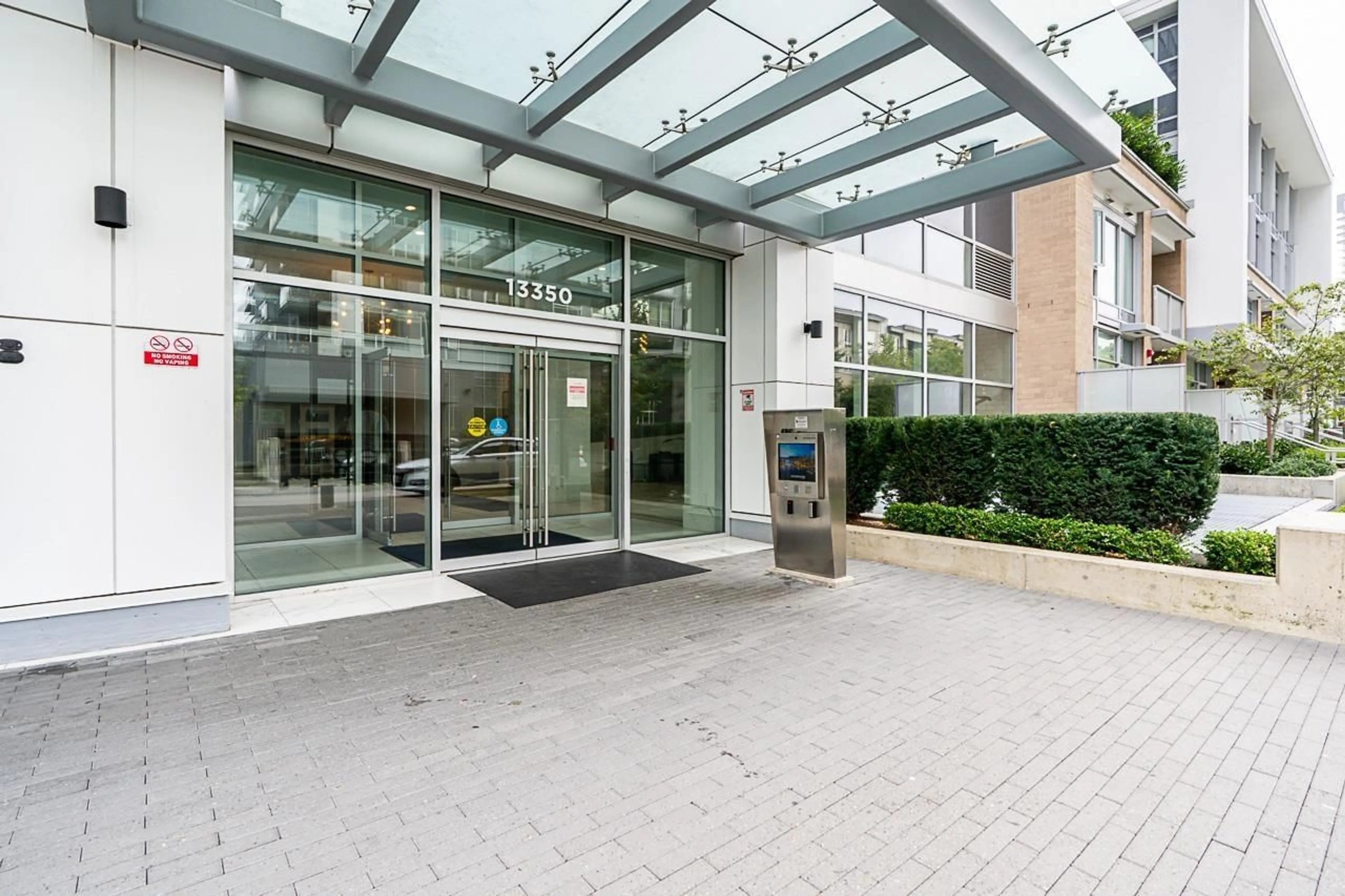 Indoor foyer for 614 - 13350 CENTRAL, Surrey British Columbia V3T0S1
