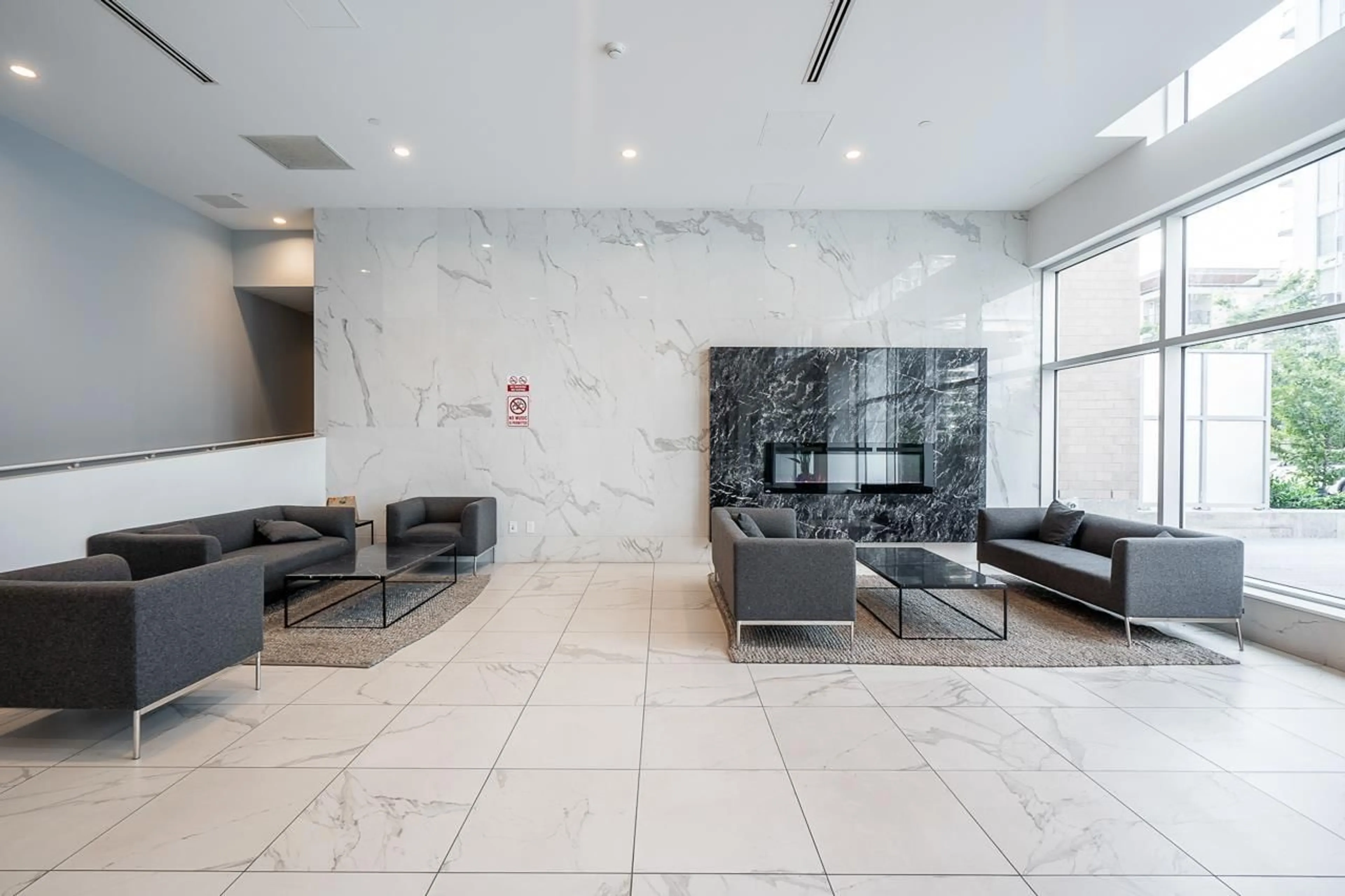Lobby for 614 - 13350 CENTRAL, Surrey British Columbia V3T0S1