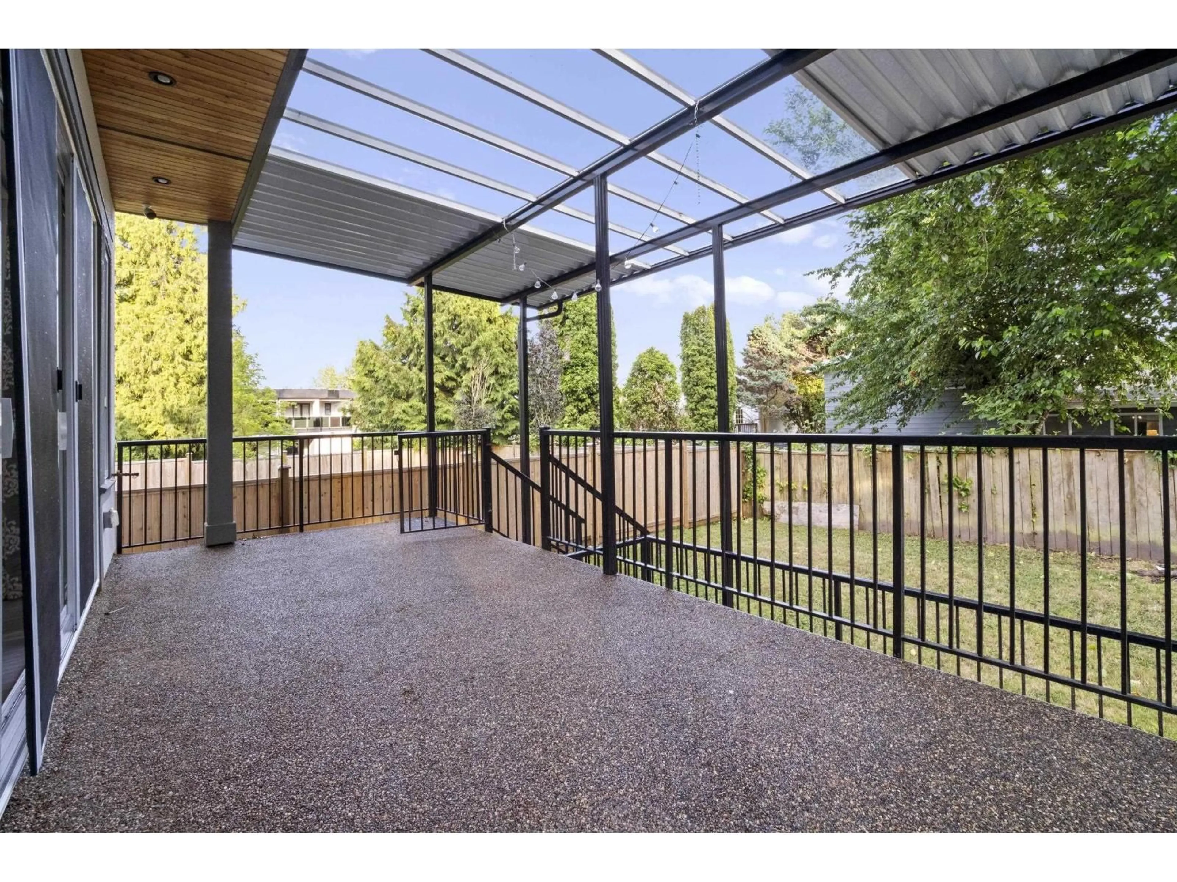 Patio, unknown for 15890 RUSSELL, White Rock British Columbia V4B2S4