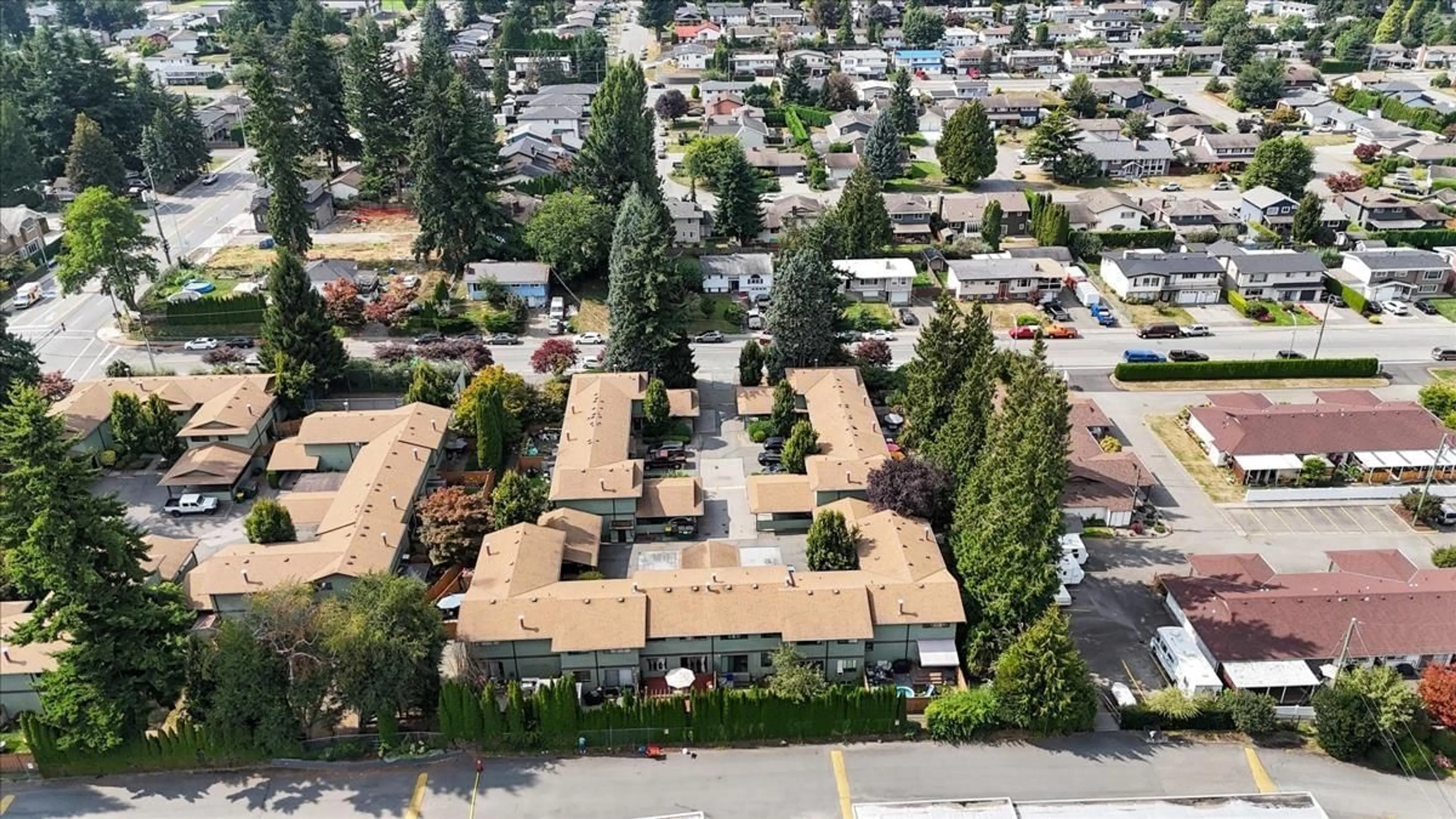 A pic from outside/outdoor area/front of a property/back of a property/a pic from drone, street for 28 - 2050 GLADWIN, Abbotsford British Columbia V2S4P8