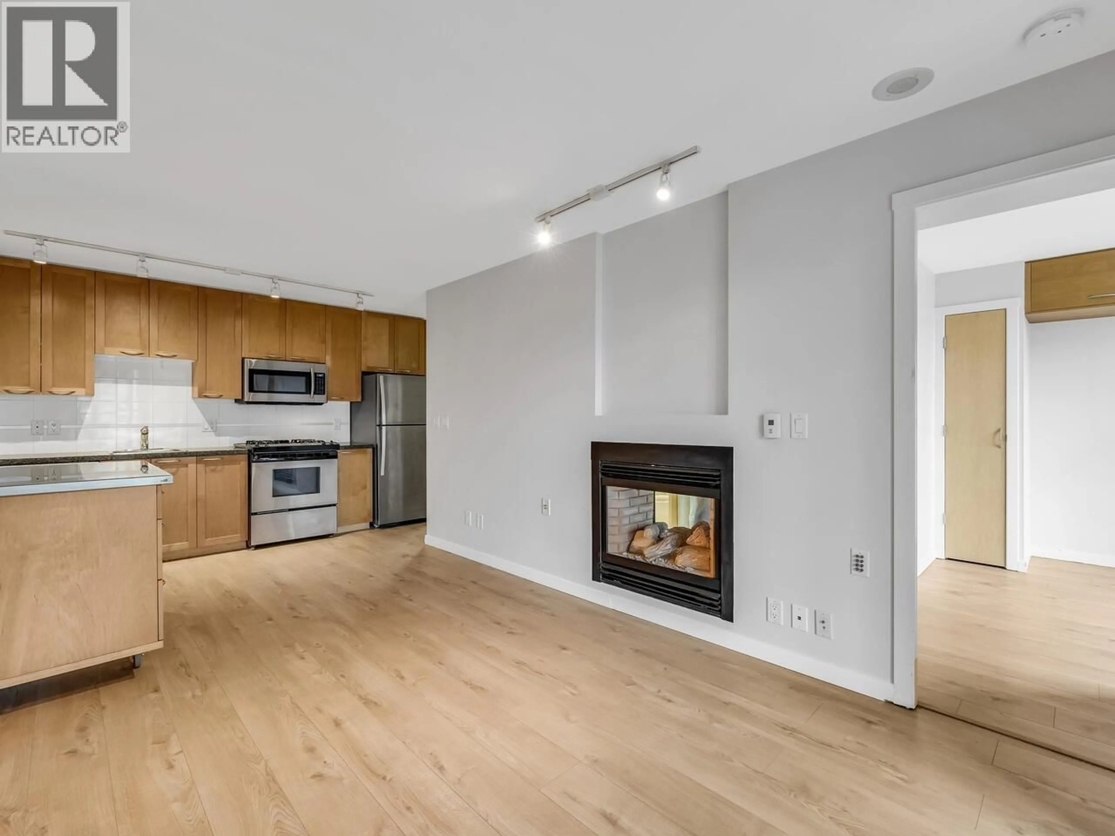 Open concept kitchen, wood/laminate floor for 2104 - 969 RICHARDS STREET, Vancouver British Columbia V6B1A8