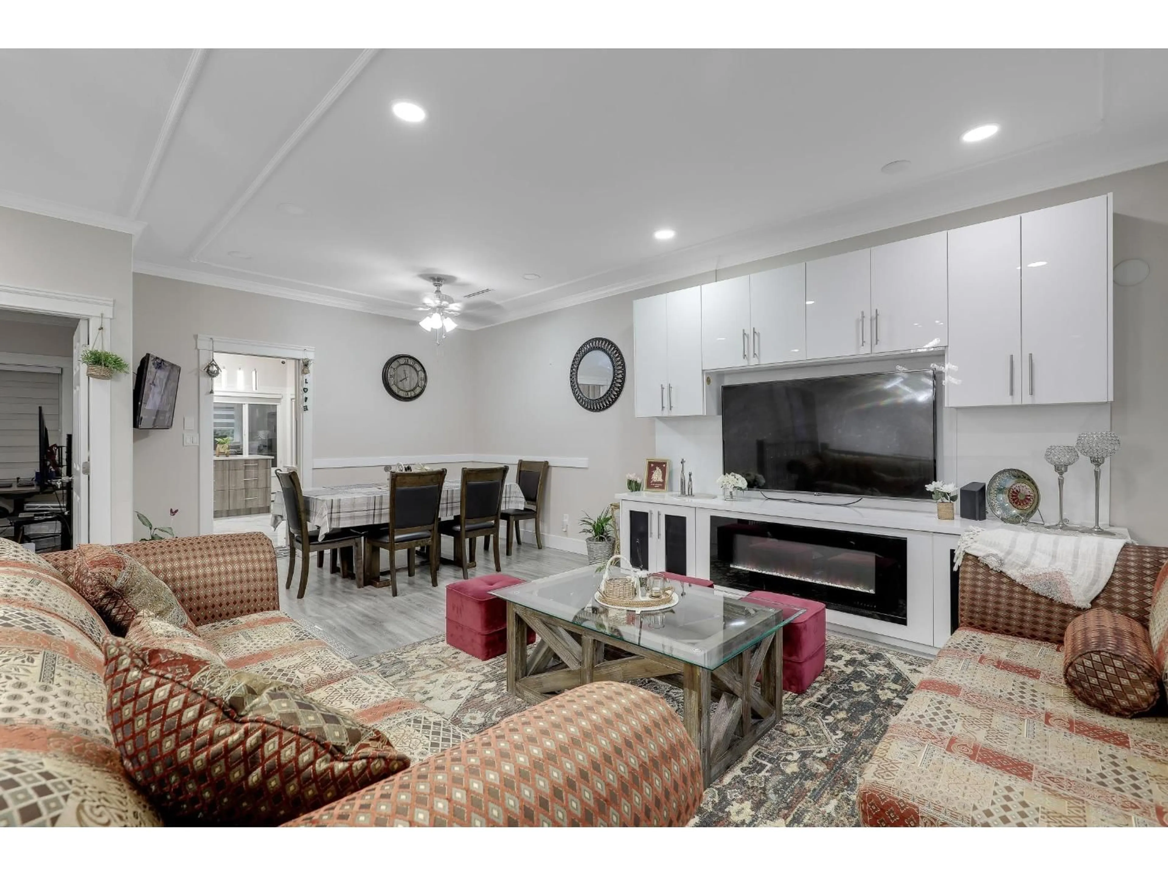 Living room with furniture, unknown for 12046 84, Surrey British Columbia V3W3G3