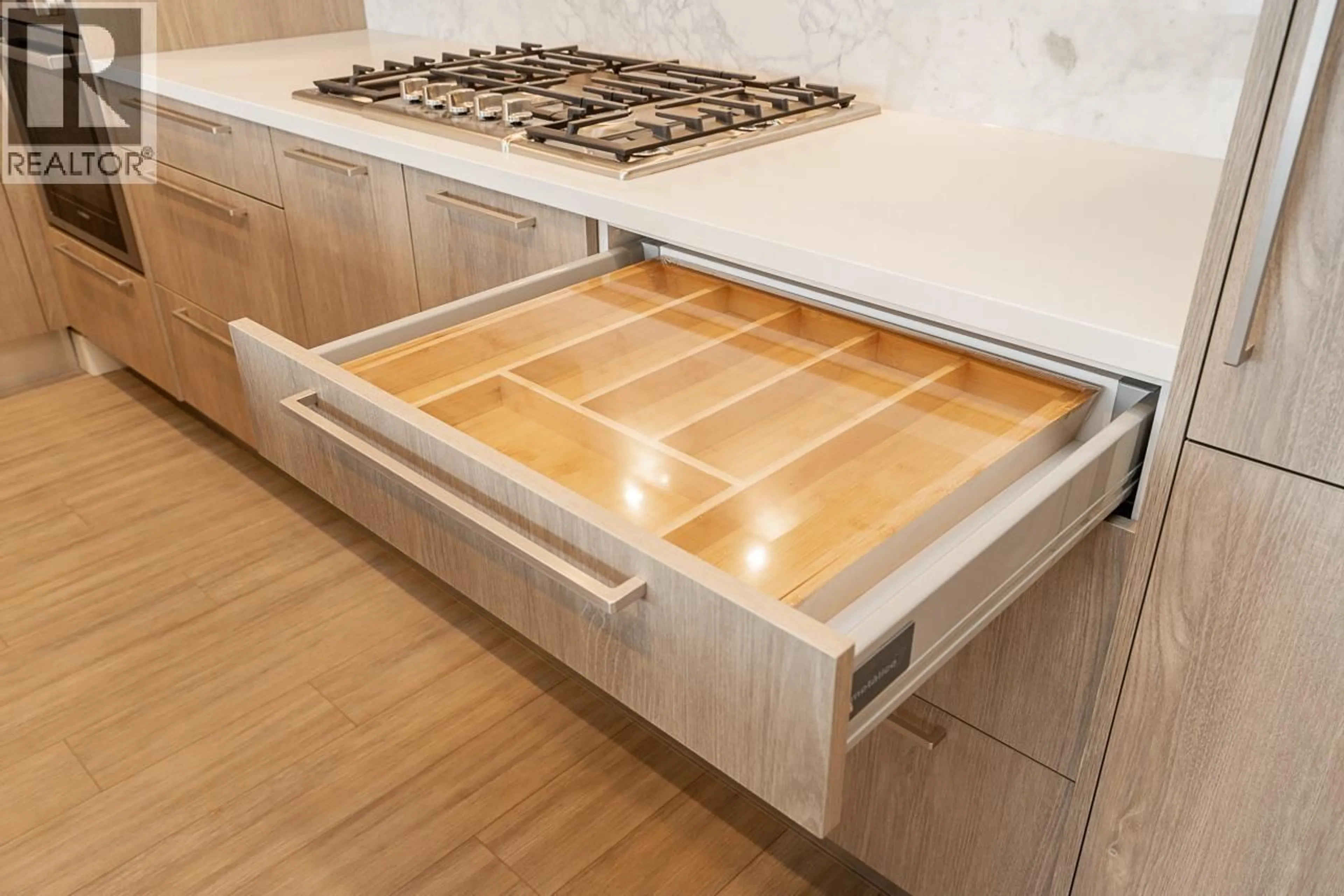Contemporary kitchen, unknown for 303 - 6398 SILVER AVENUE, Burnaby British Columbia V5H0K7