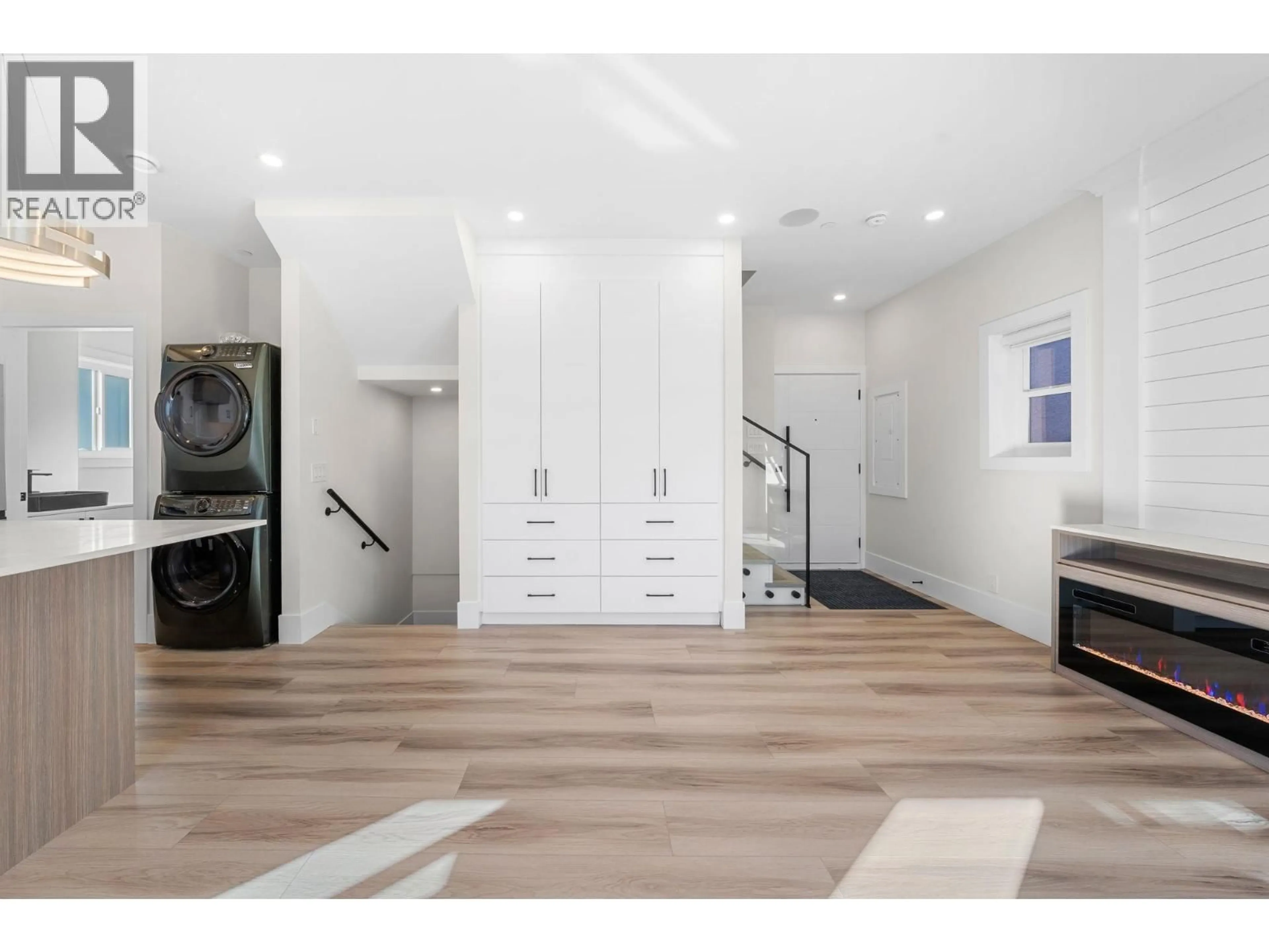 Indoor entryway for 4318 NANAIMO STREET, Vancouver British Columbia V5N5J1