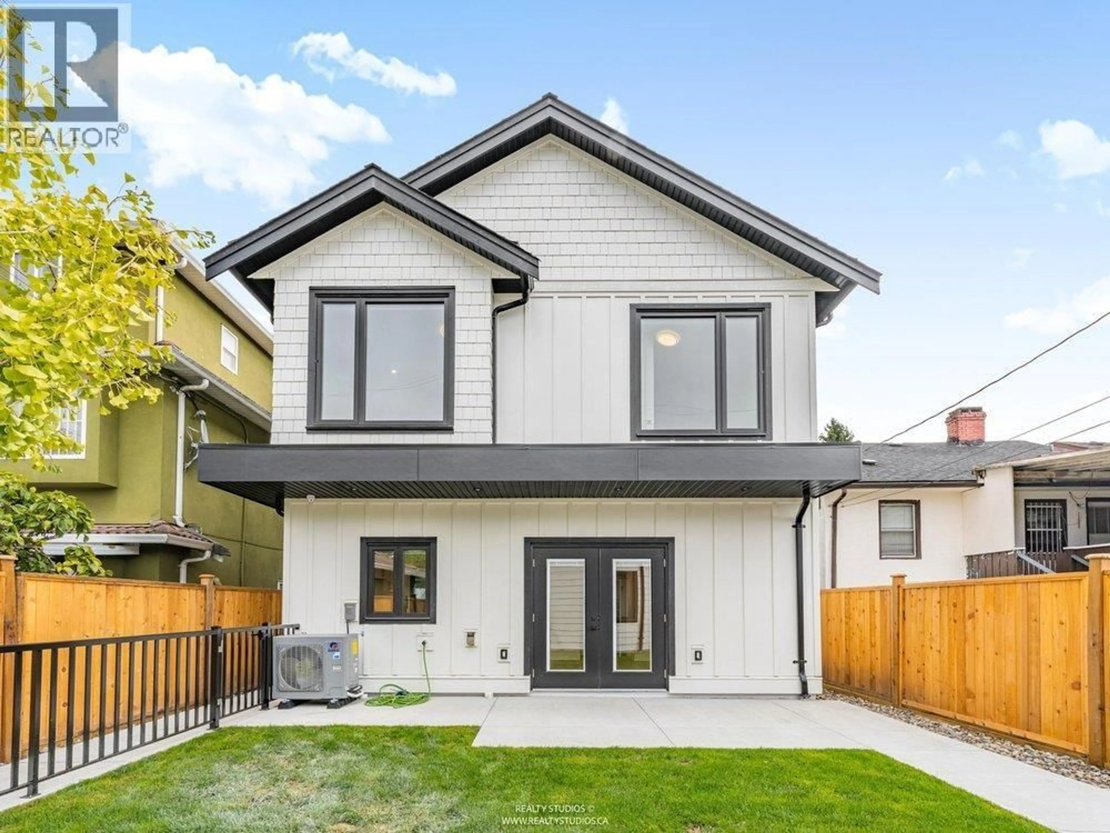Home with vinyl exterior material, street for 2 - 4257 KNIGHT STREET, Vancouver British Columbia V5N3M3