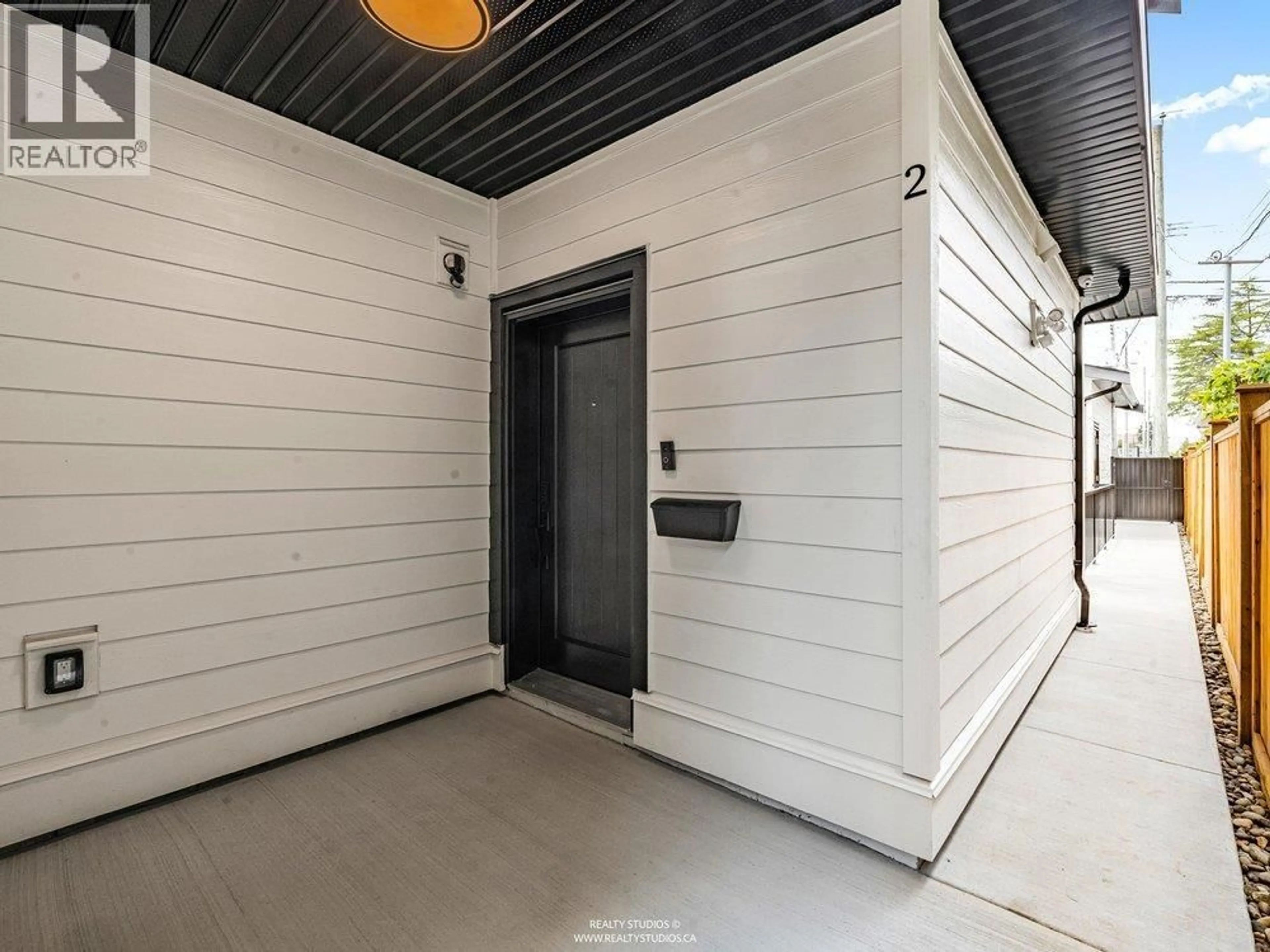 Unknown for 2 - 4257 KNIGHT STREET, Vancouver British Columbia V5N3M3