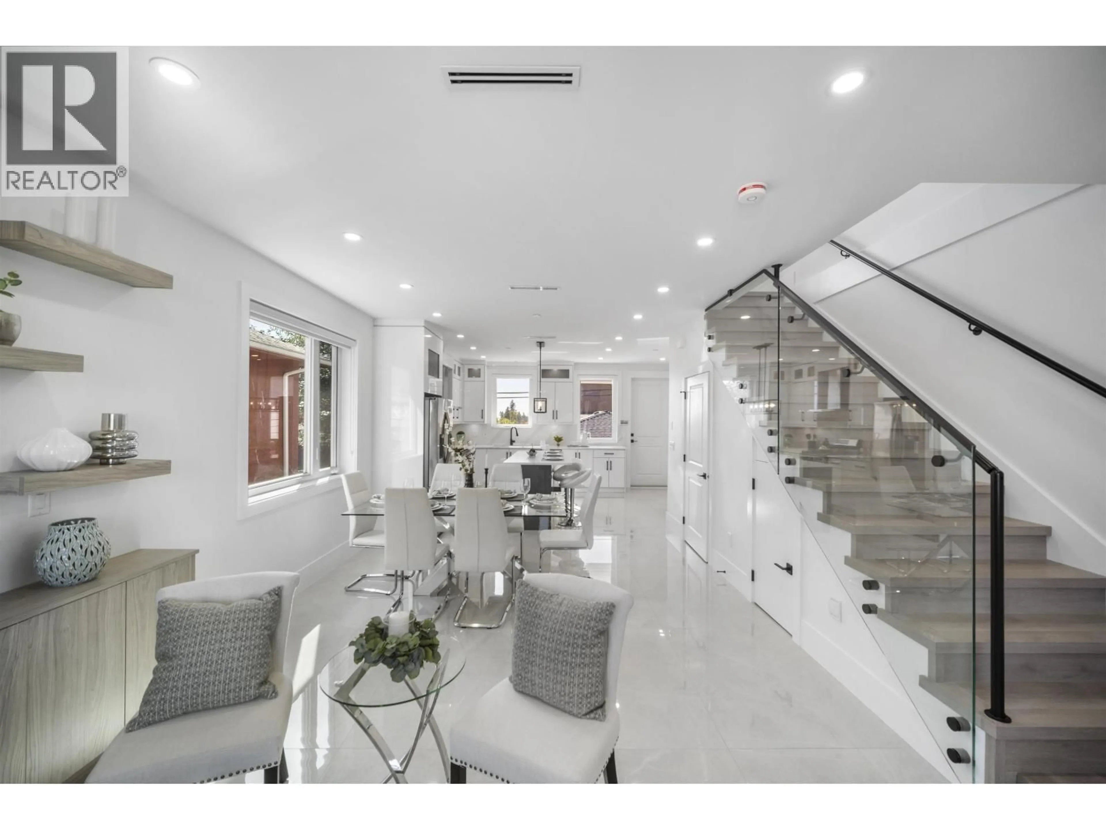 Indoor foyer for 2792 49TH AVENUE, Vancouver British Columbia V5S1K5