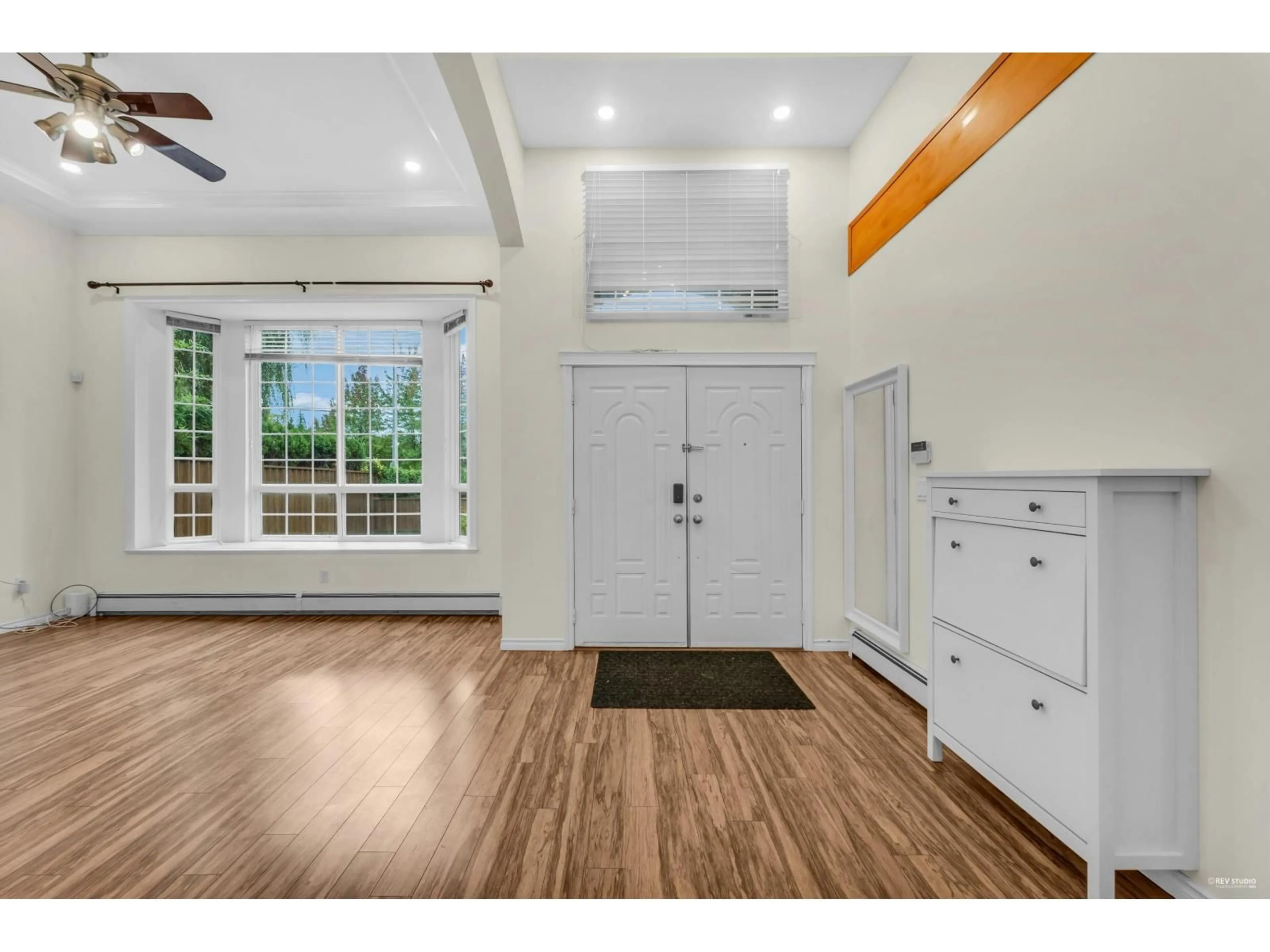 Indoor entryway for 15949 108, Surrey British Columbia V4N1J6