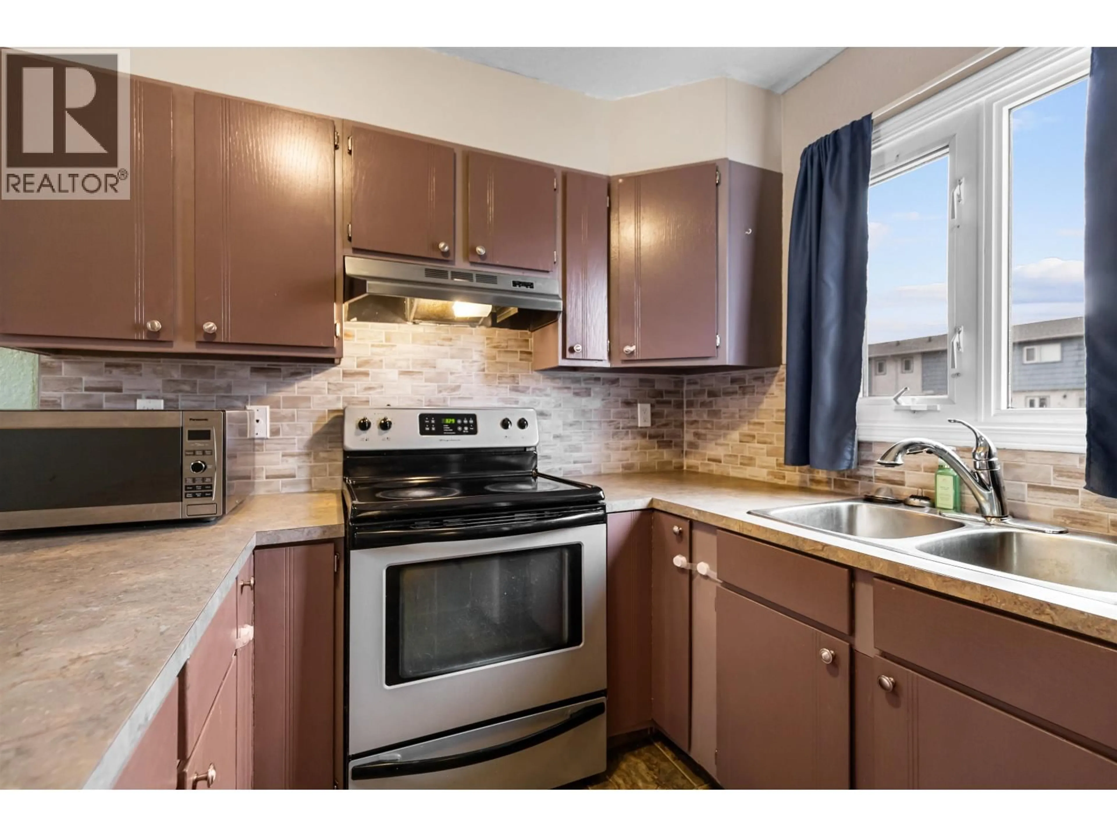 Standard kitchen, unknown for 114 - 199 OSPIKA BOULEVARD, Prince George British Columbia V2M6A6
