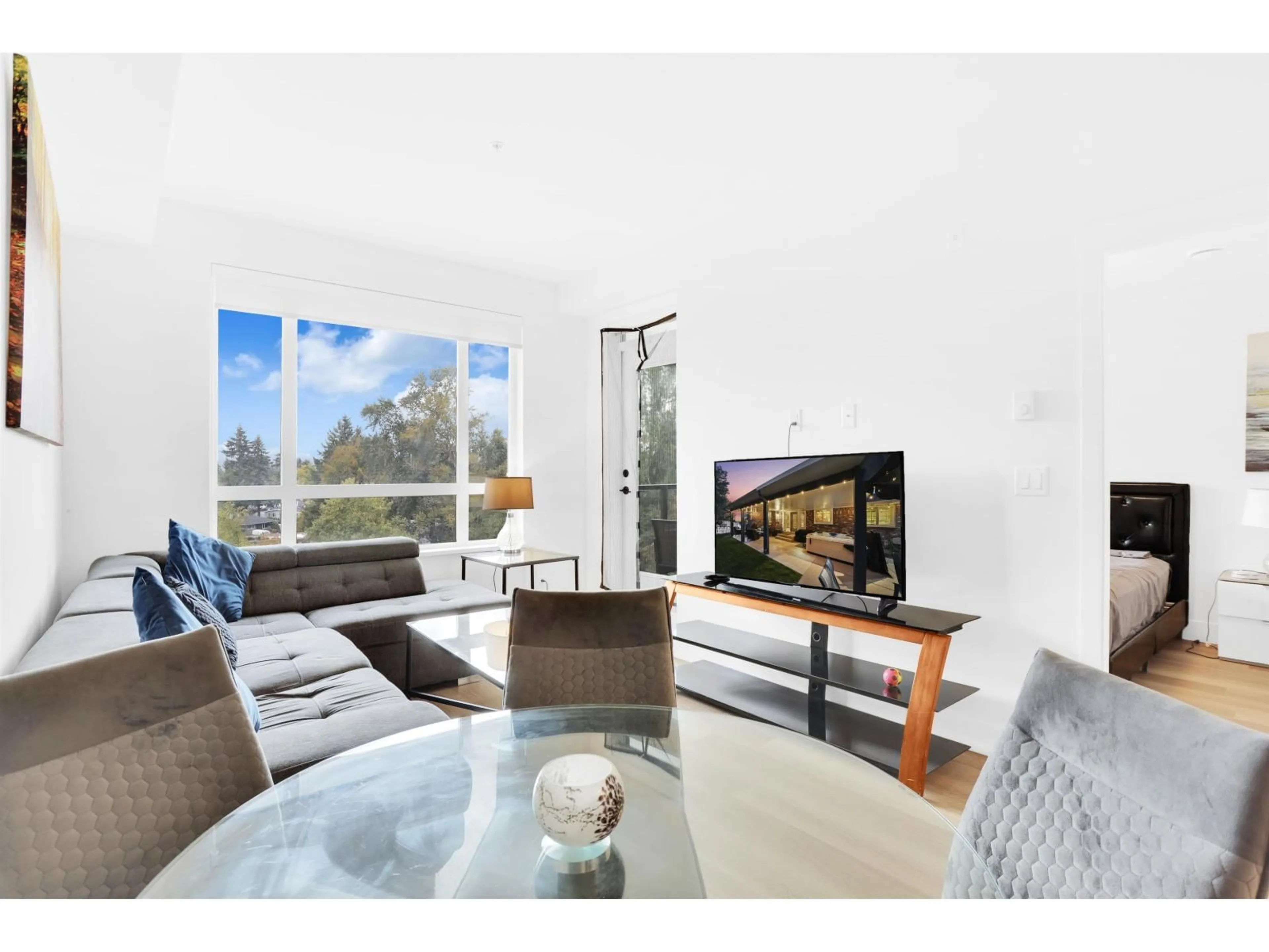 Living room with furniture, unknown for 611 - 10778 138, Surrey British Columbia V3T4K8