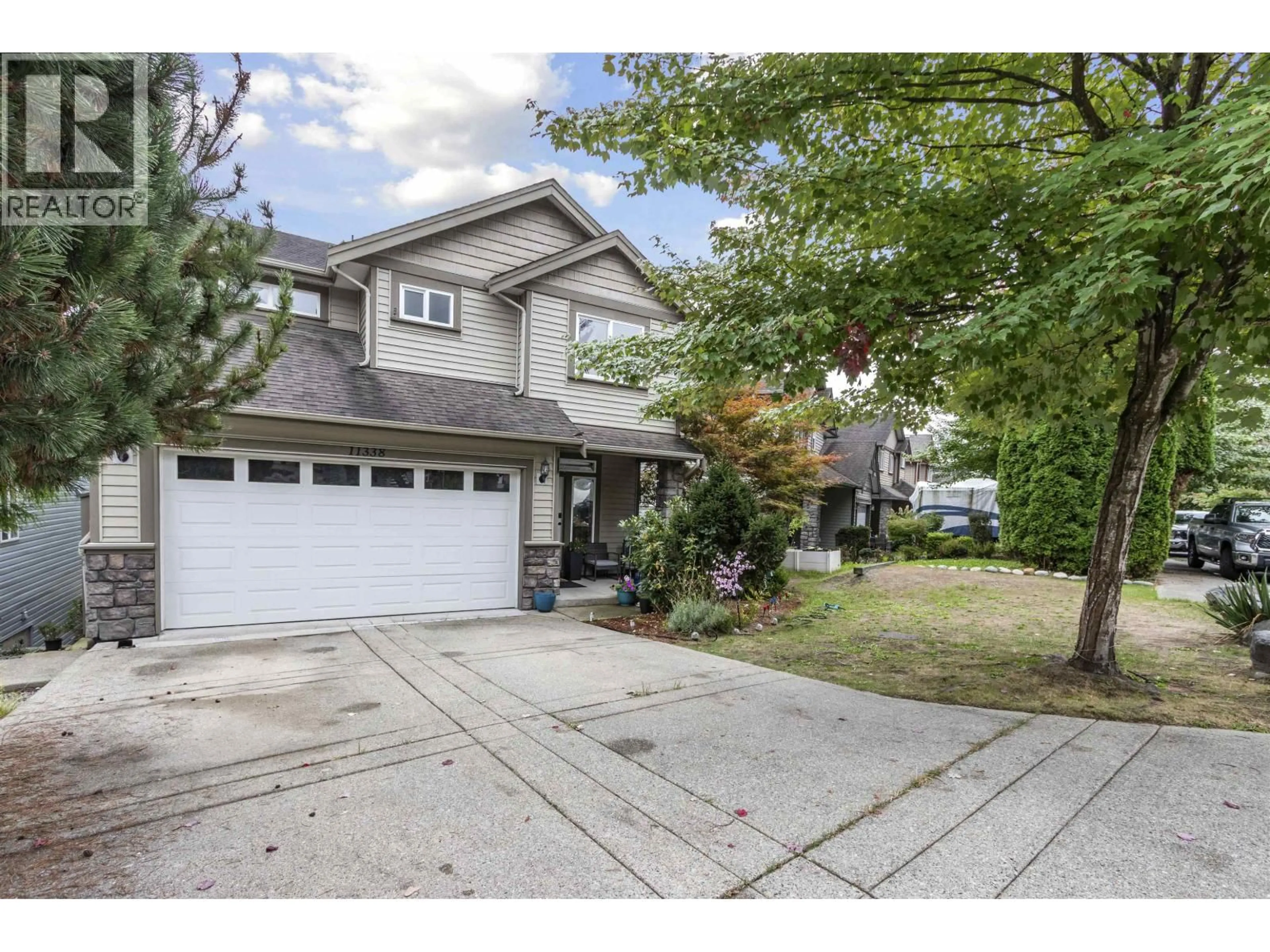 Home with vinyl exterior material, street for 11338 240A STREET, Maple Ridge British Columbia V2W0A4