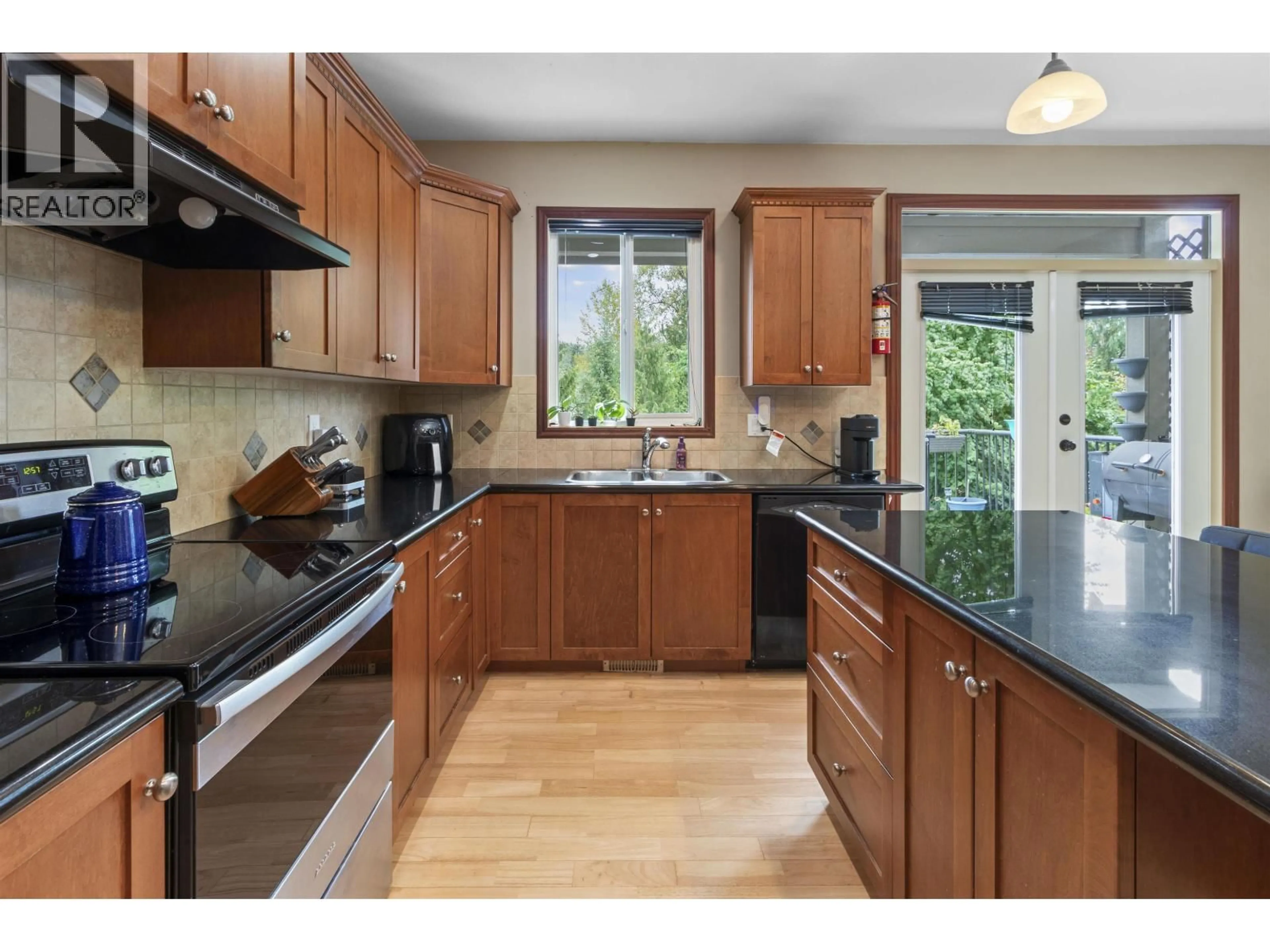 Standard kitchen, unknown for 11338 240A STREET, Maple Ridge British Columbia V2W0A4
