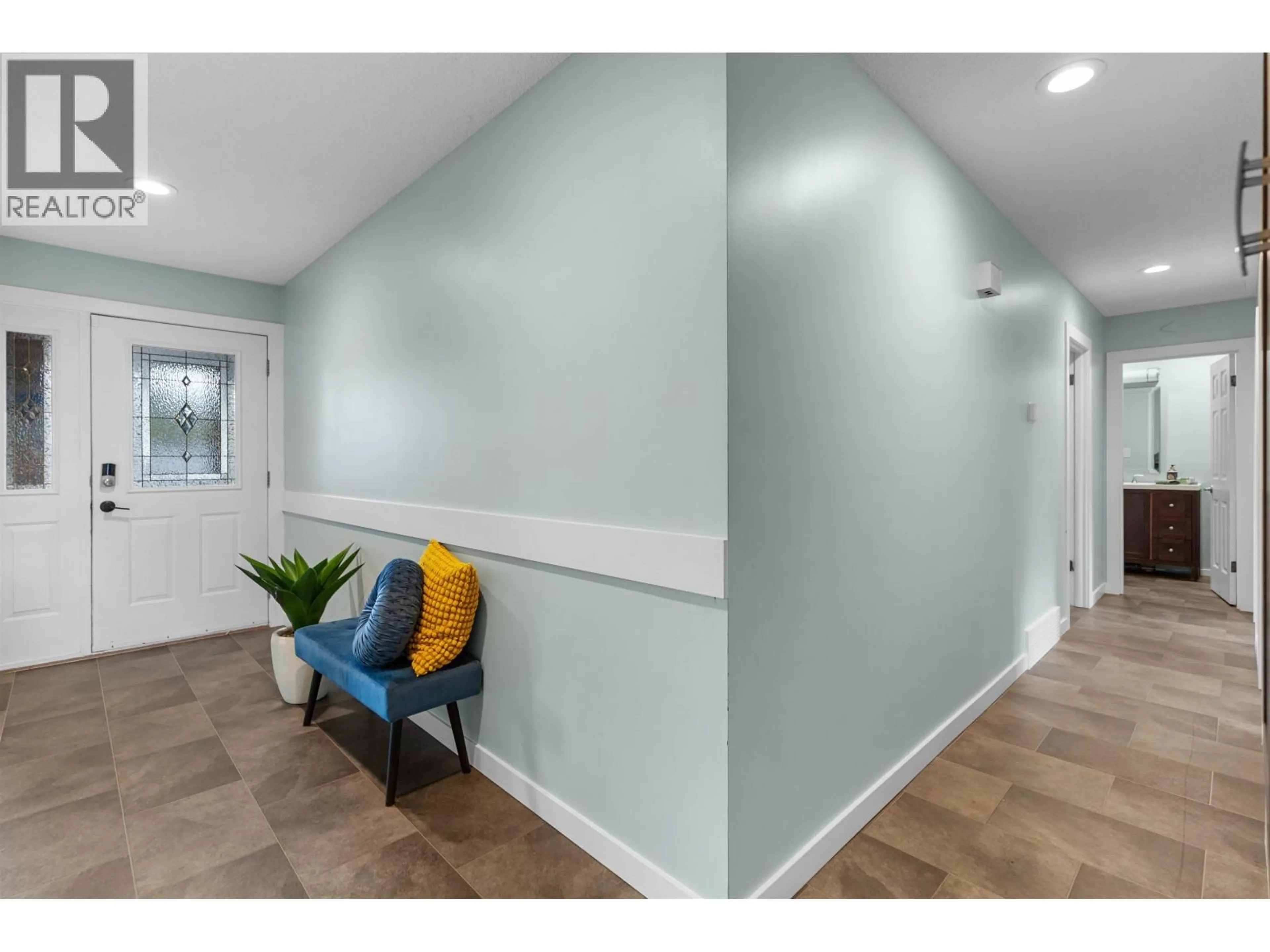 Indoor entryway for 3019 KILLARNEY DRIVE, Prince George British Columbia V2K2A8