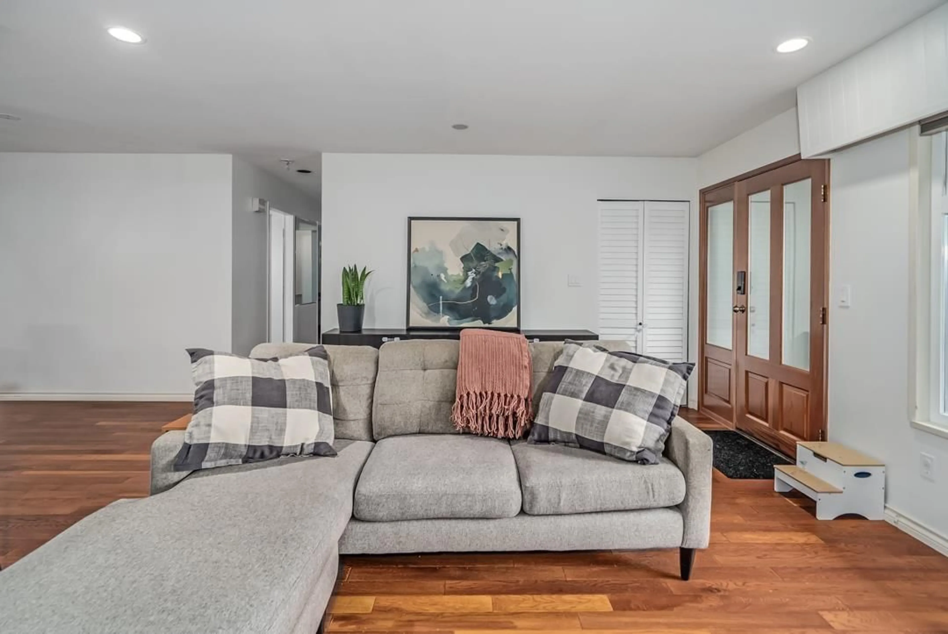 Living room with furniture, unknown for 8993 NASH, Langley British Columbia V1M2S3