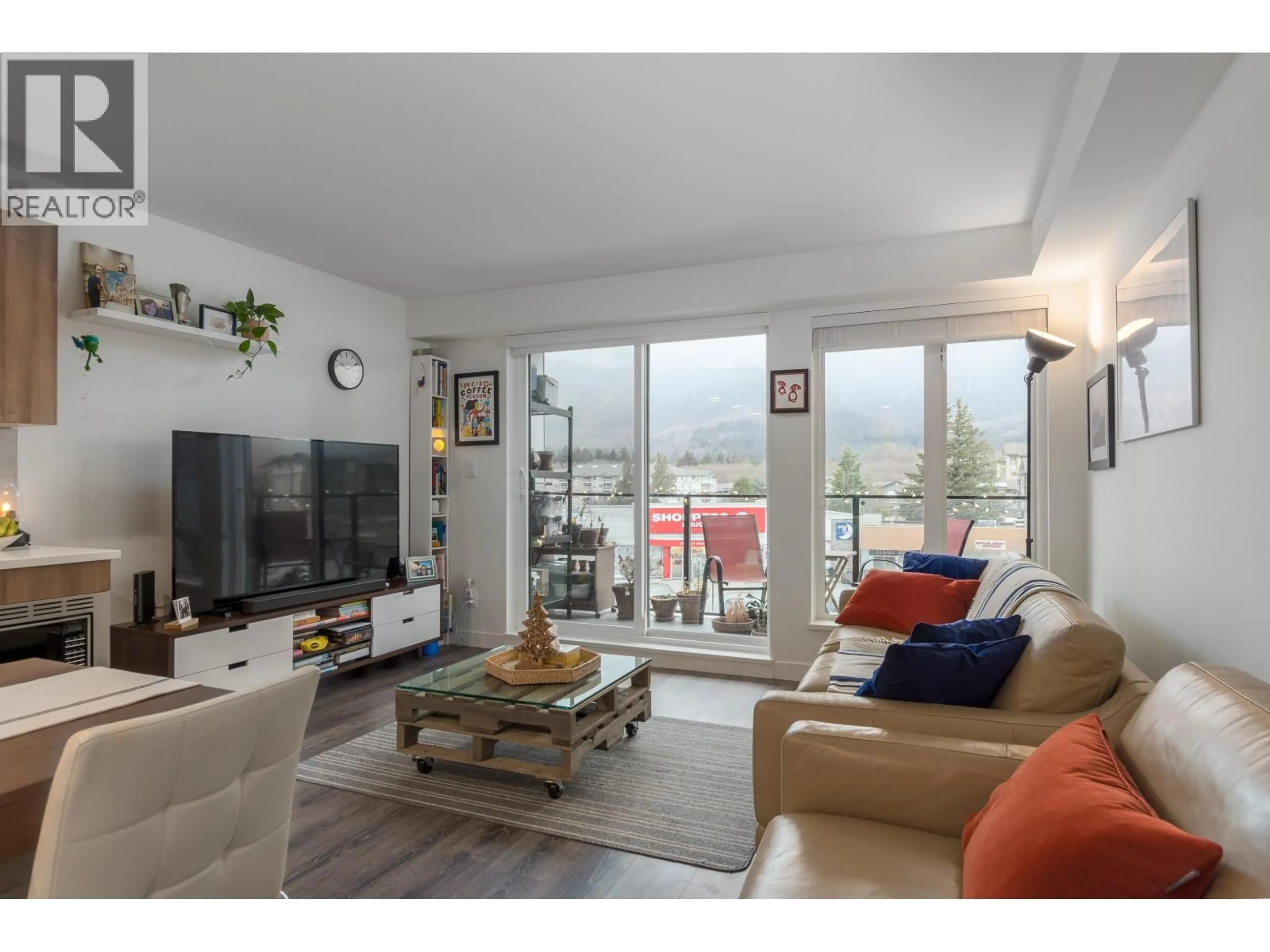 Living room with furniture, wood/laminate floor for 304 - 1365 PEMBERTON AVENUE, Squamish British Columbia V8B1B7