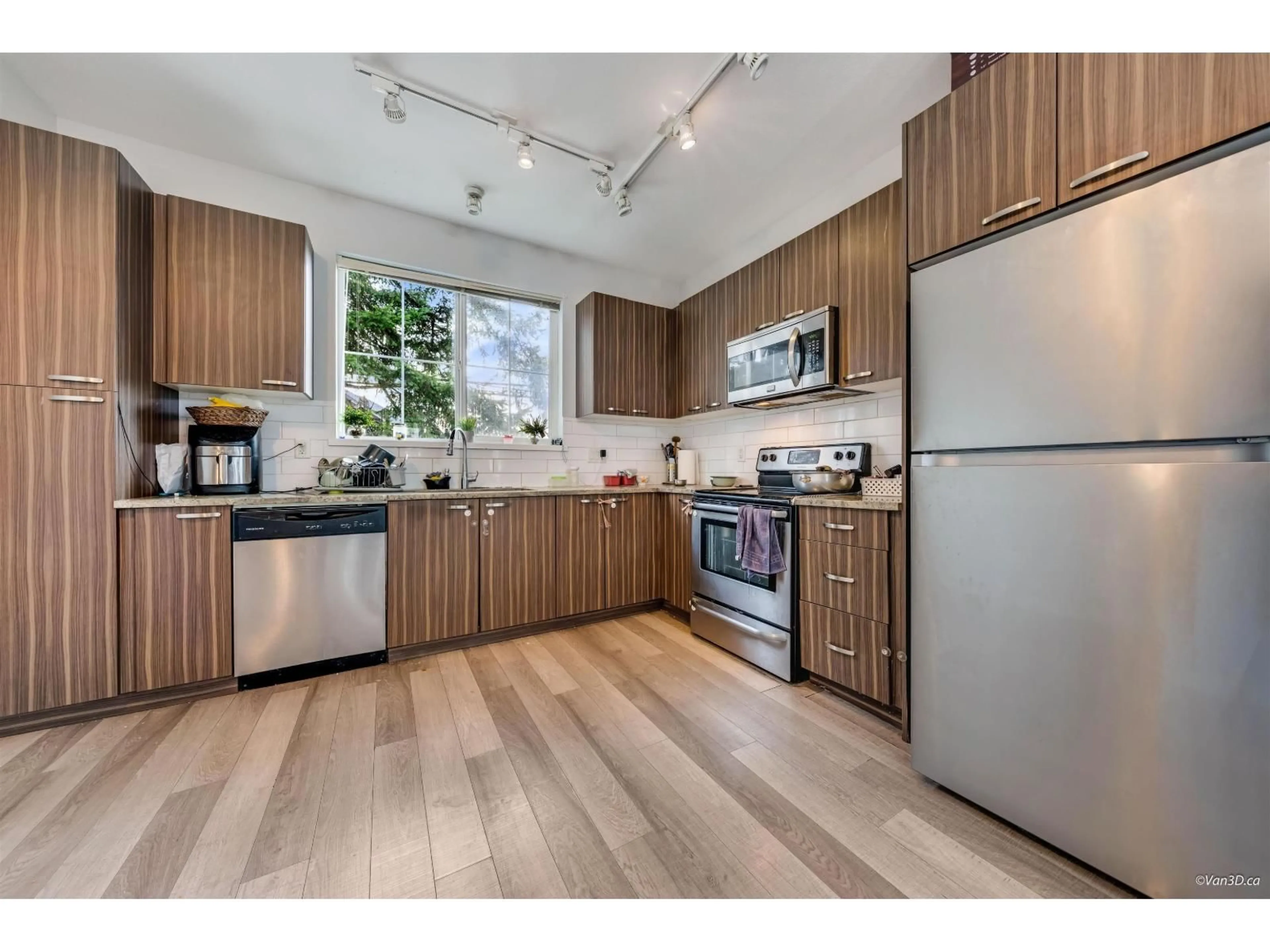 Open concept kitchen, wood/laminate floor for 163 - 14833 61, Surrey British Columbia V3S6T6