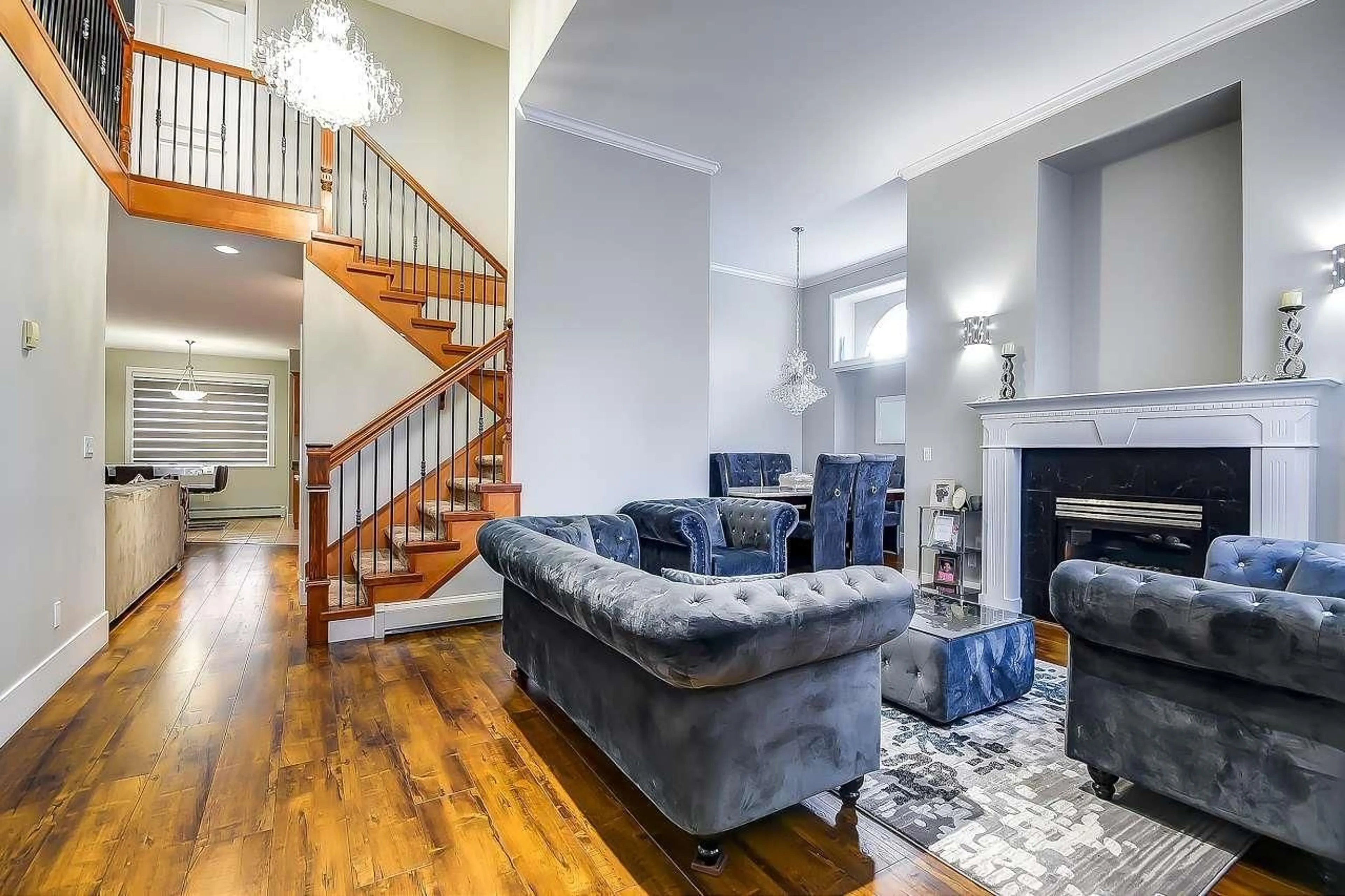 Living room with furniture, wood/laminate floor for 14496 67B, Surrey British Columbia V3S0T3