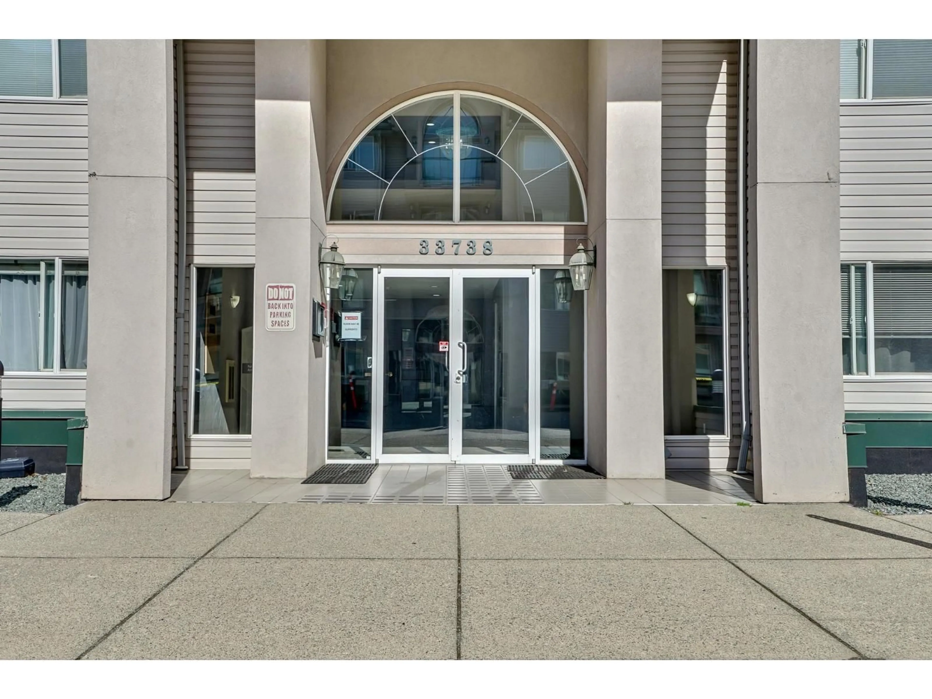 Indoor foyer for 210 - 33738 KING, Abbotsford British Columbia V2S8J5