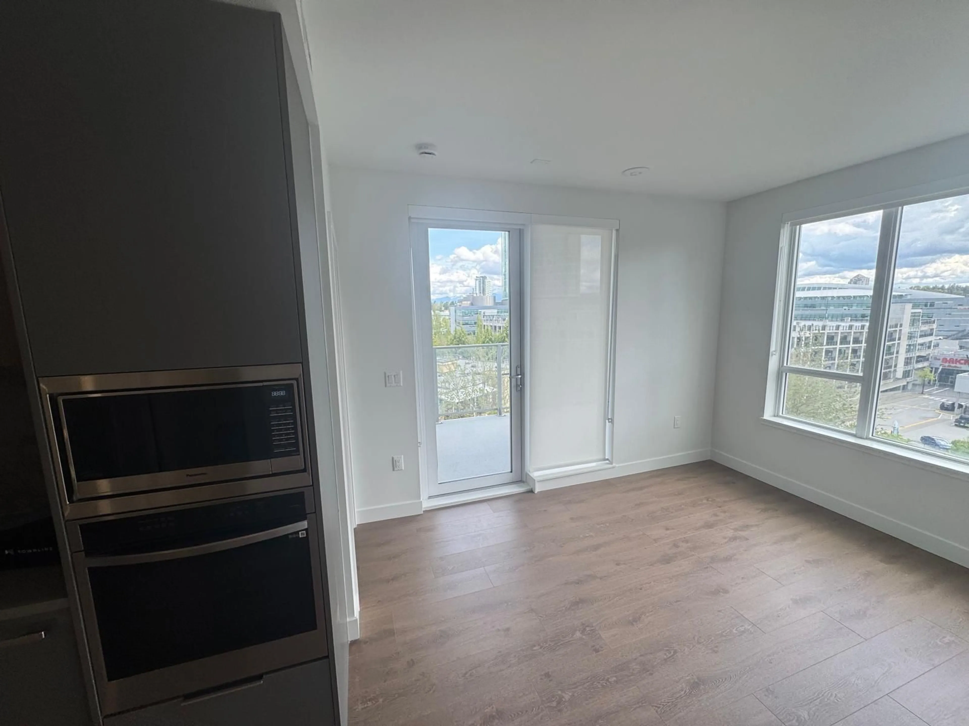 A pic of a room for 502 - 13387 OLD YALE, Surrey British Columbia V3T0V6