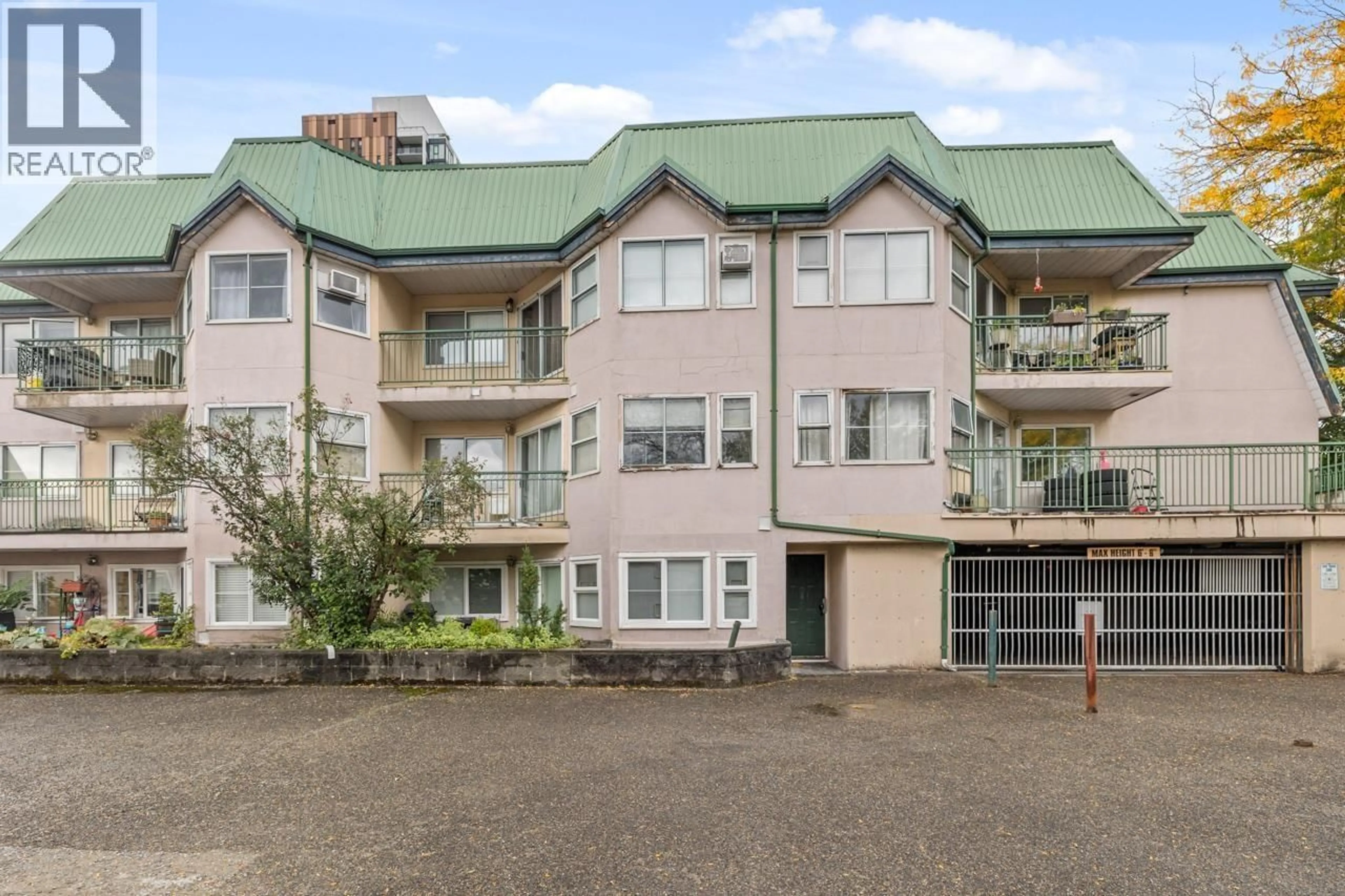 A pic from outside/outdoor area/front of a property/back of a property/a pic from drone, building for 304 - 918 RODERICK AVENUE, Coquitlam British Columbia V3K1R1
