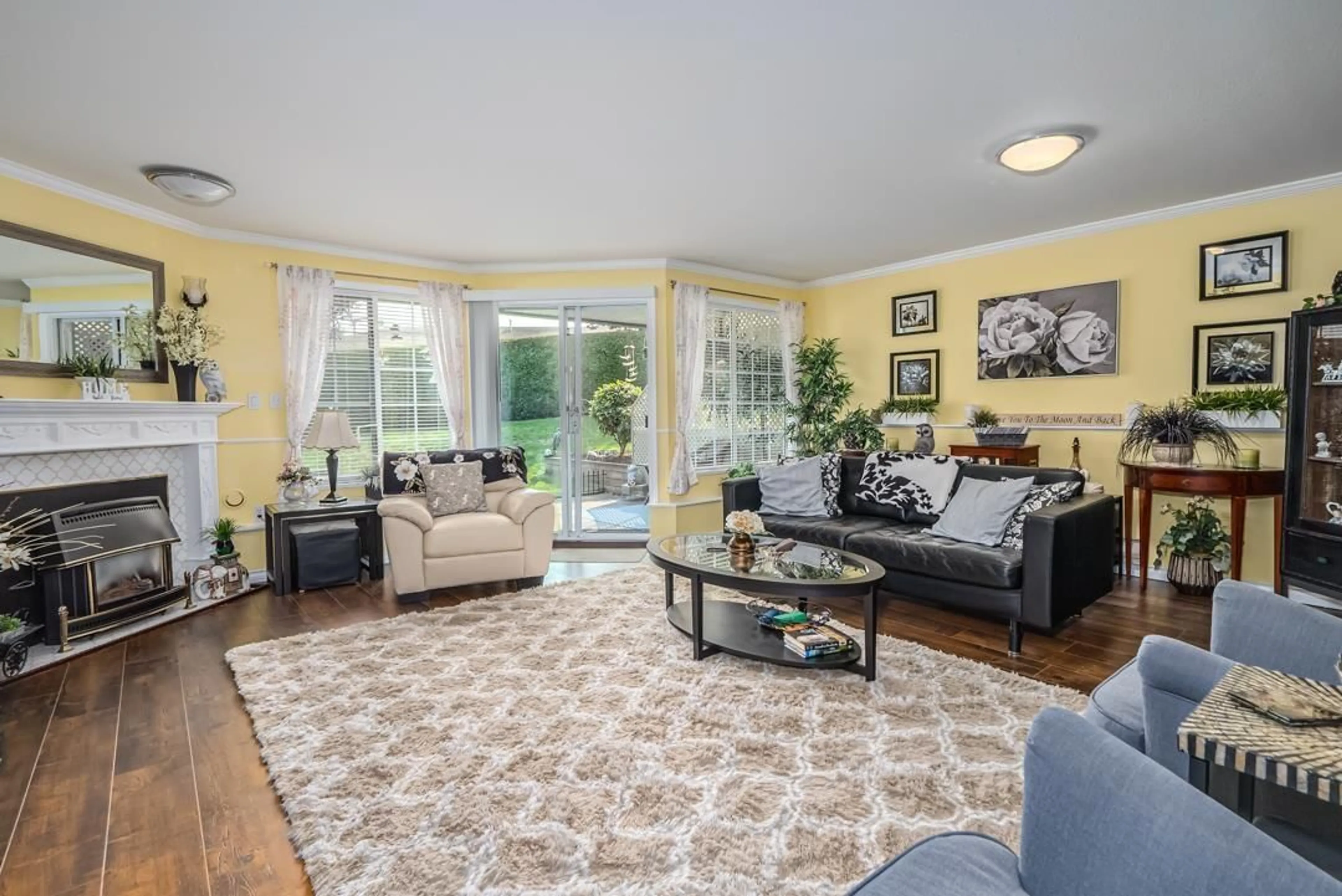 Living room with furniture, unknown for 38 - 3115 TRAFALGAR, Abbotsford British Columbia V2S8L5