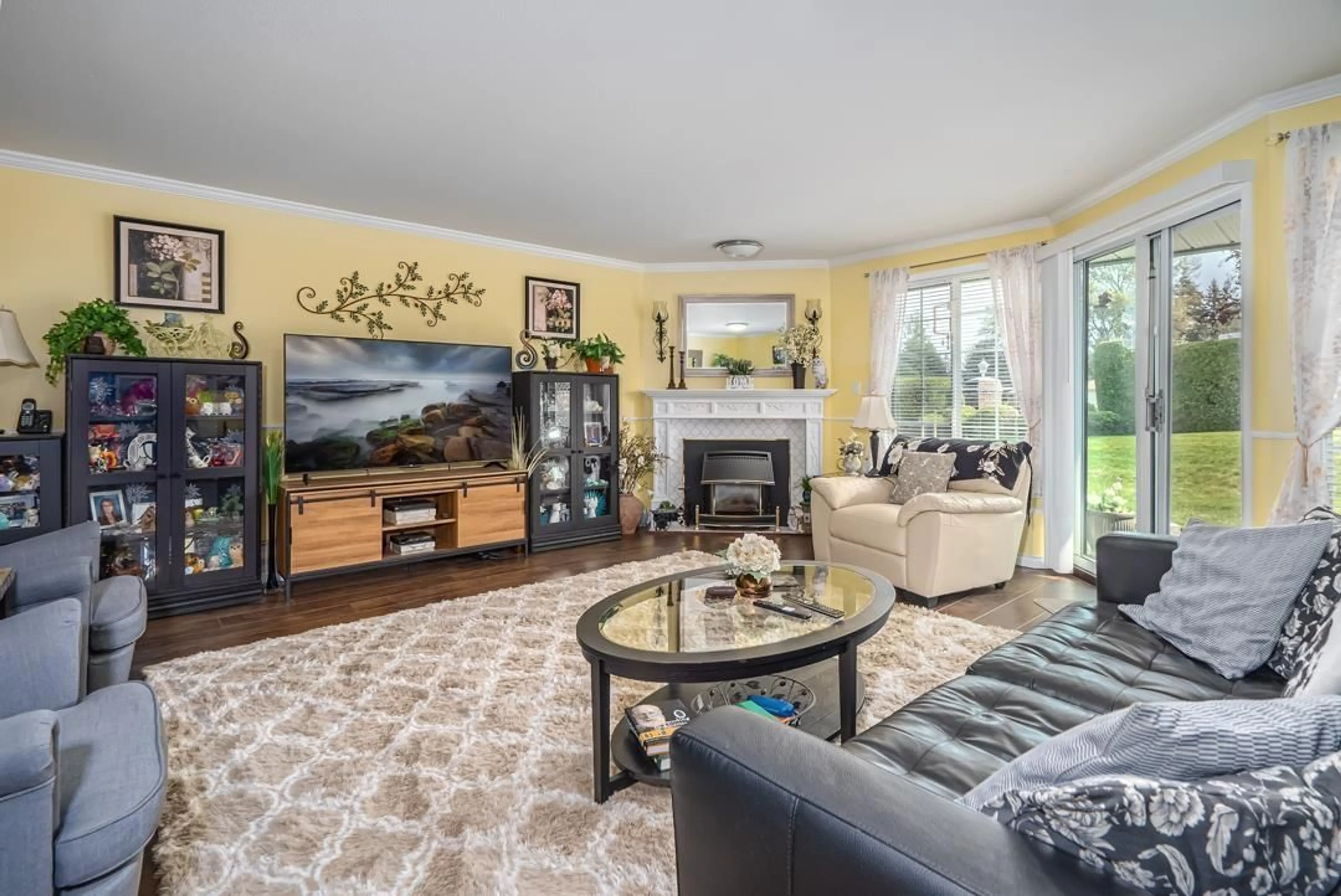 Living room with furniture, unknown for 38 - 3115 TRAFALGAR, Abbotsford British Columbia V2S8L5