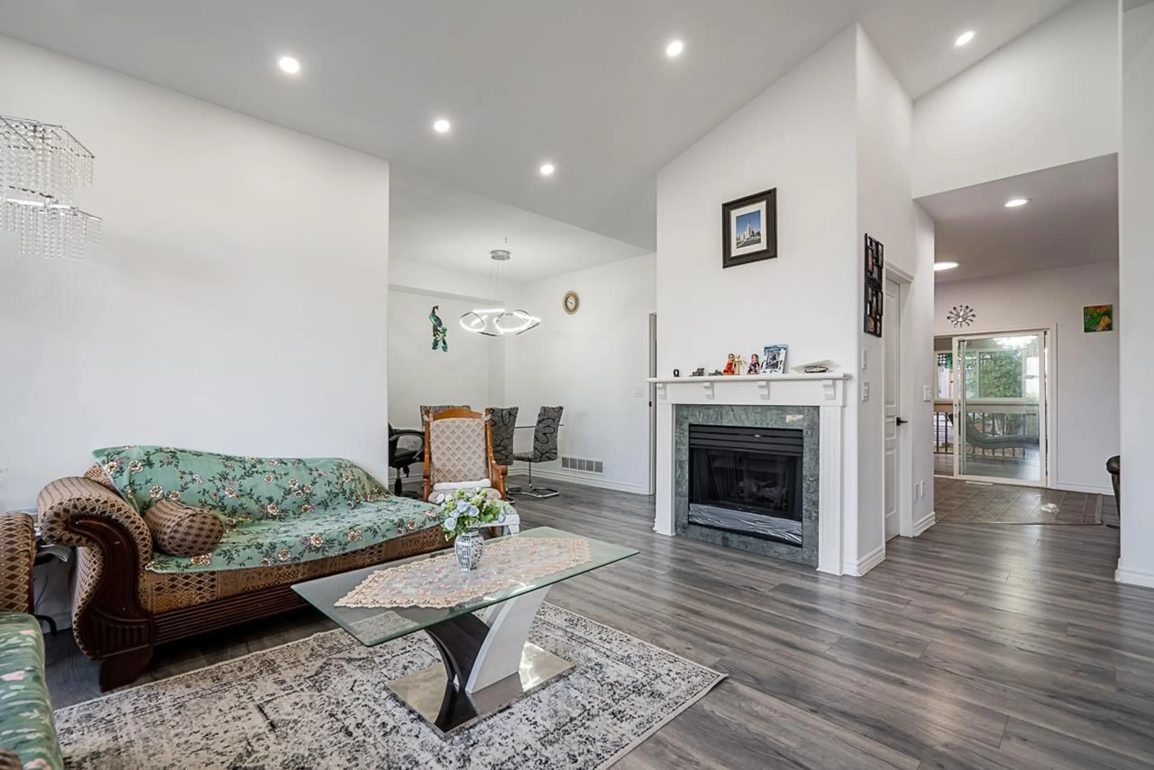 Living room with furniture, unknown for 14616 75A, Surrey British Columbia V3S8Y5