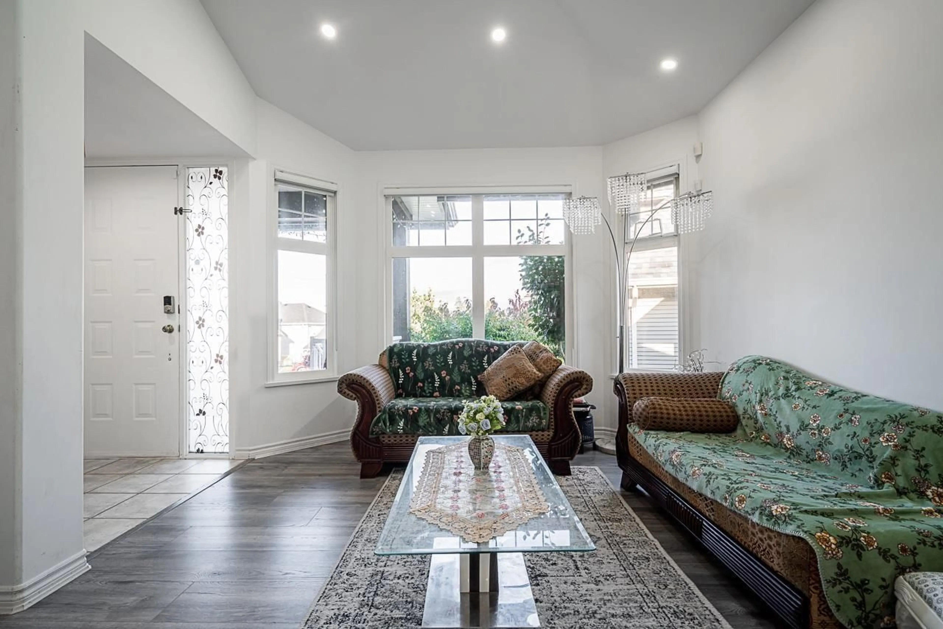 Living room with furniture, unknown for 14616 75A, Surrey British Columbia V3S8Y5