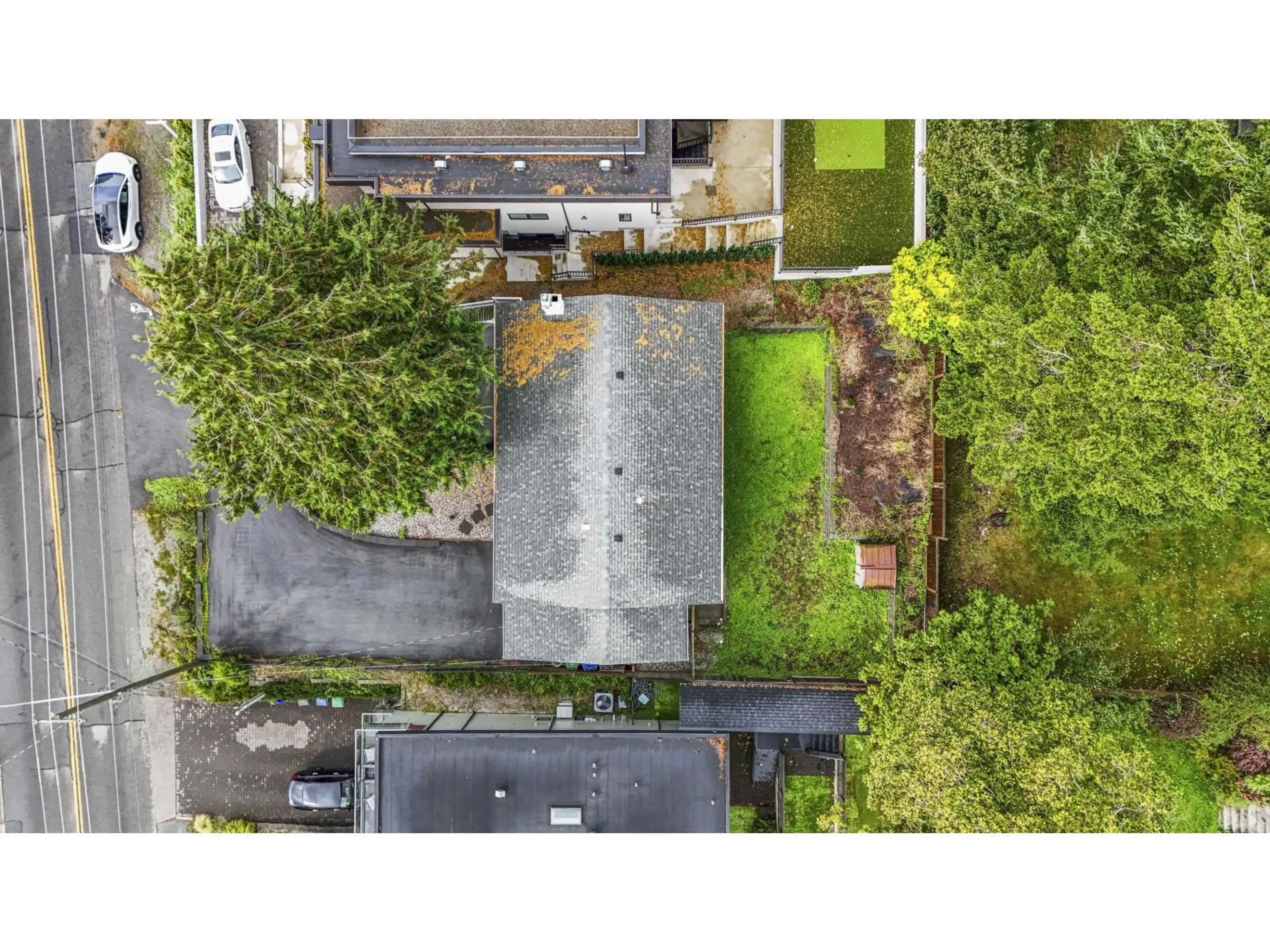 A pic from outside/outdoor area/front of a property/back of a property/a pic from drone, street for 13179 MARINE, Surrey British Columbia V4A1E6