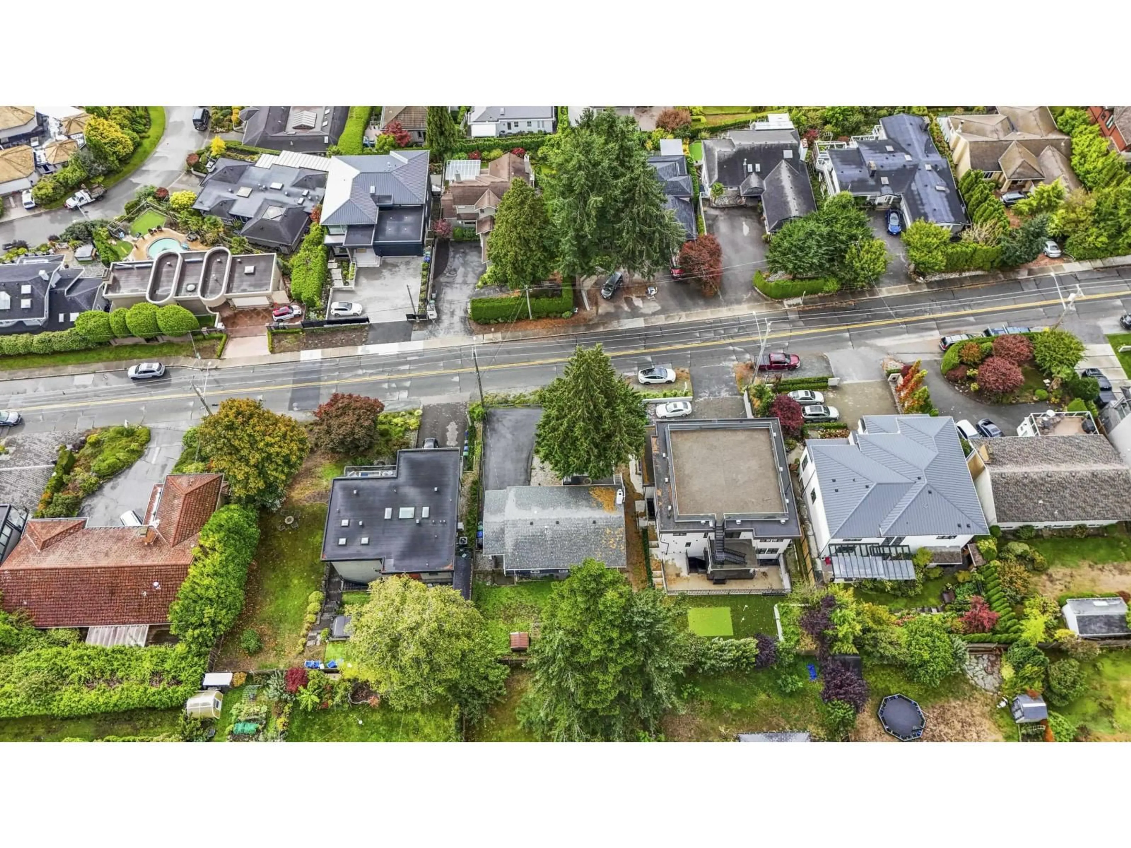A pic from outside/outdoor area/front of a property/back of a property/a pic from drone, street for 13179 MARINE, Surrey British Columbia V4A1E6