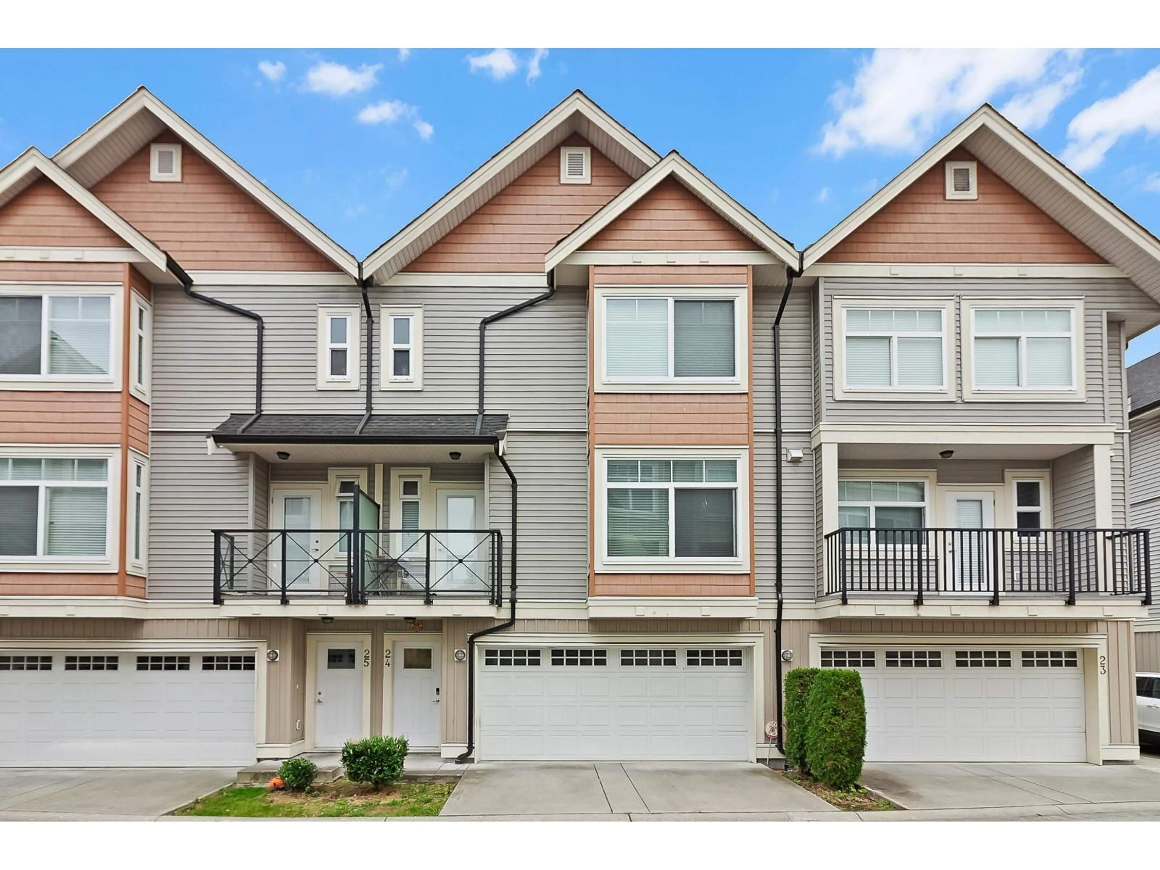 Home with vinyl exterior material, street for 24 - 12092 70, Surrey British Columbia V3W1A6