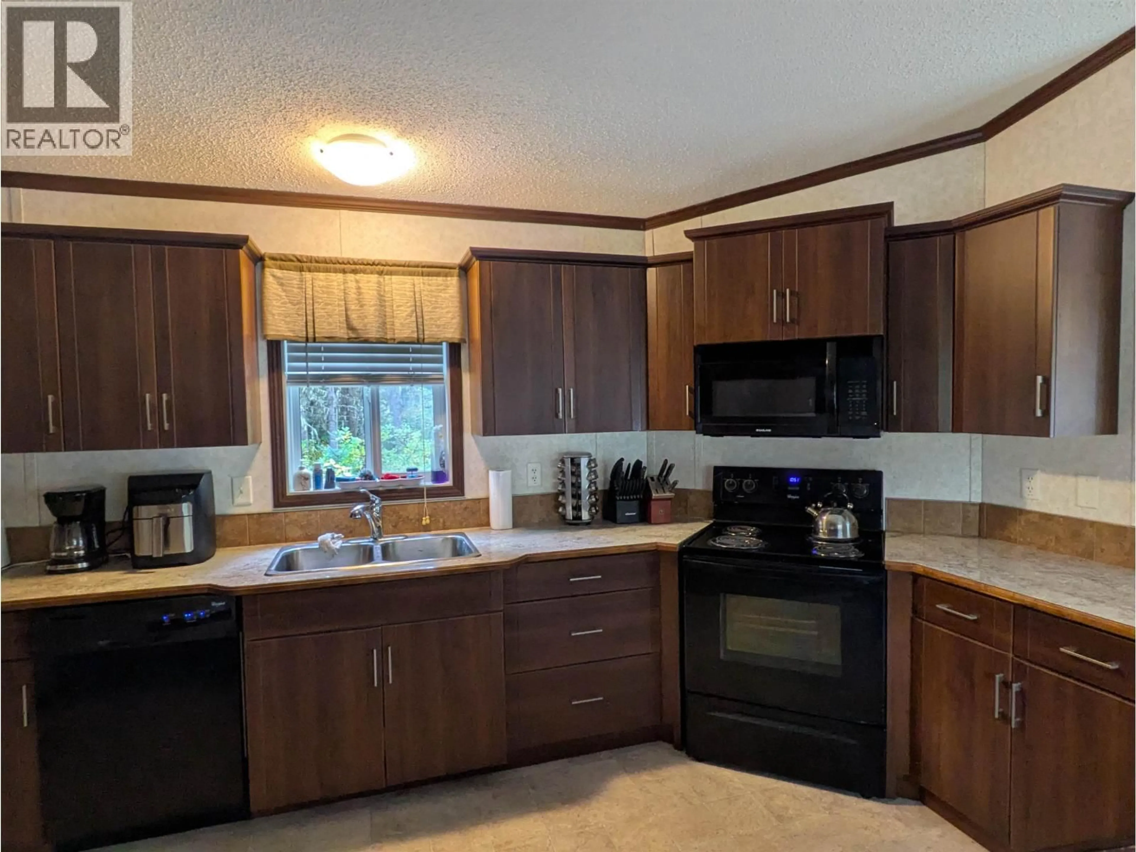 Standard kitchen, unknown for 4905 BETHAM ROAD, Prince George British Columbia V2K2T6