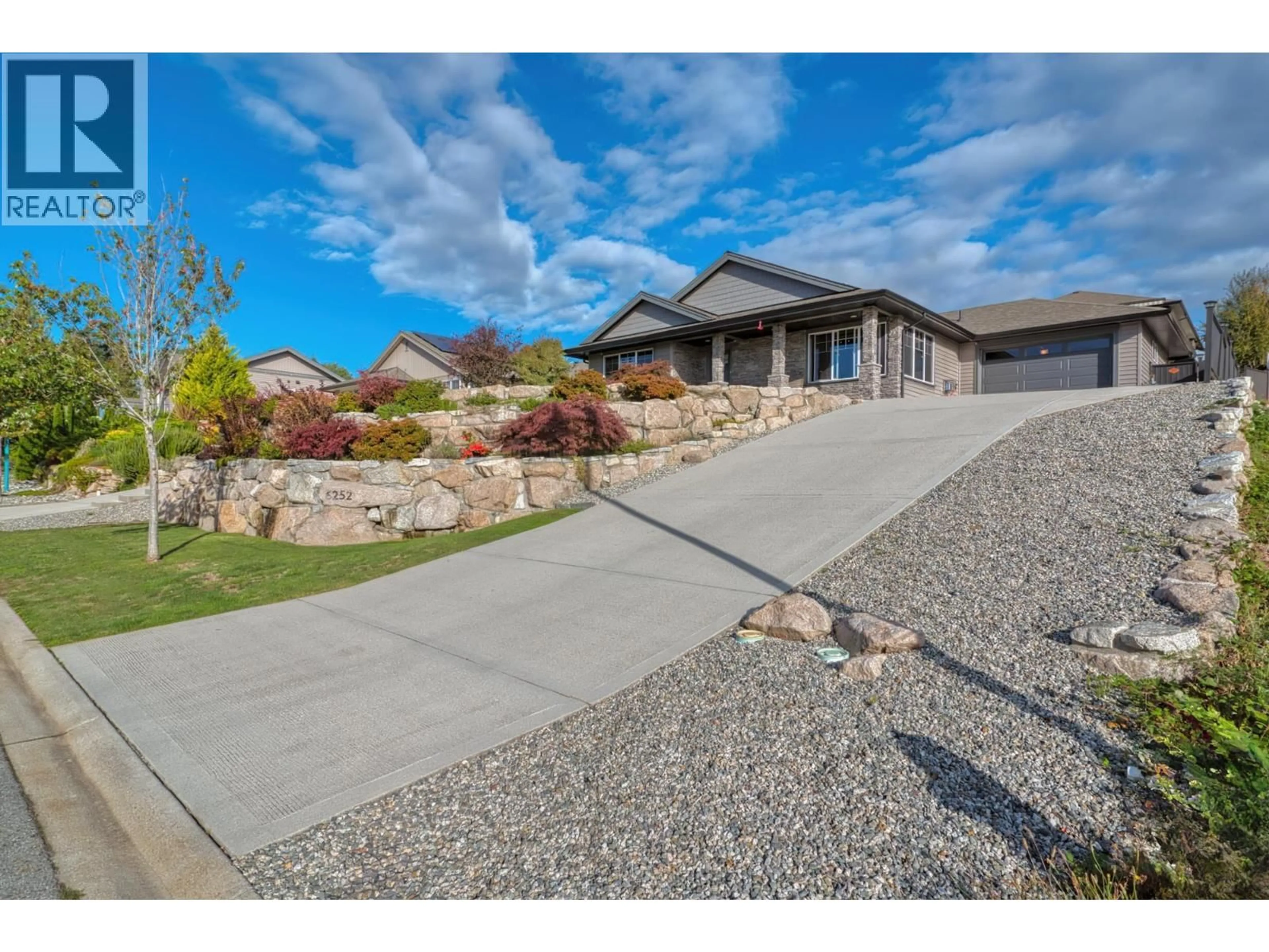 A pic from outside/outdoor area/front of a property/back of a property/a pic from drone, street for 6252 ORACLE ROAD, Sechelt British Columbia V7Z0N7