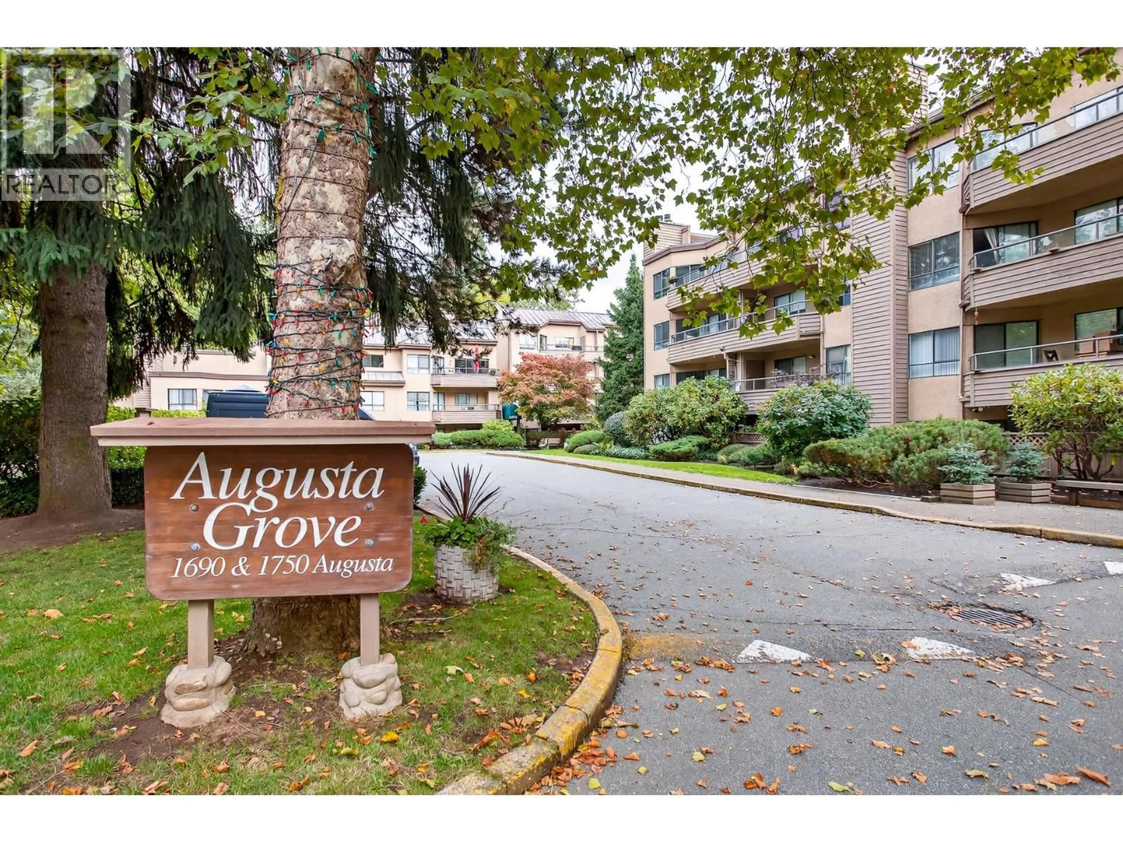 Indoor foyer for 308 - 1690 AUGUSTA AVENUE, Burnaby British Columbia V5A2V6