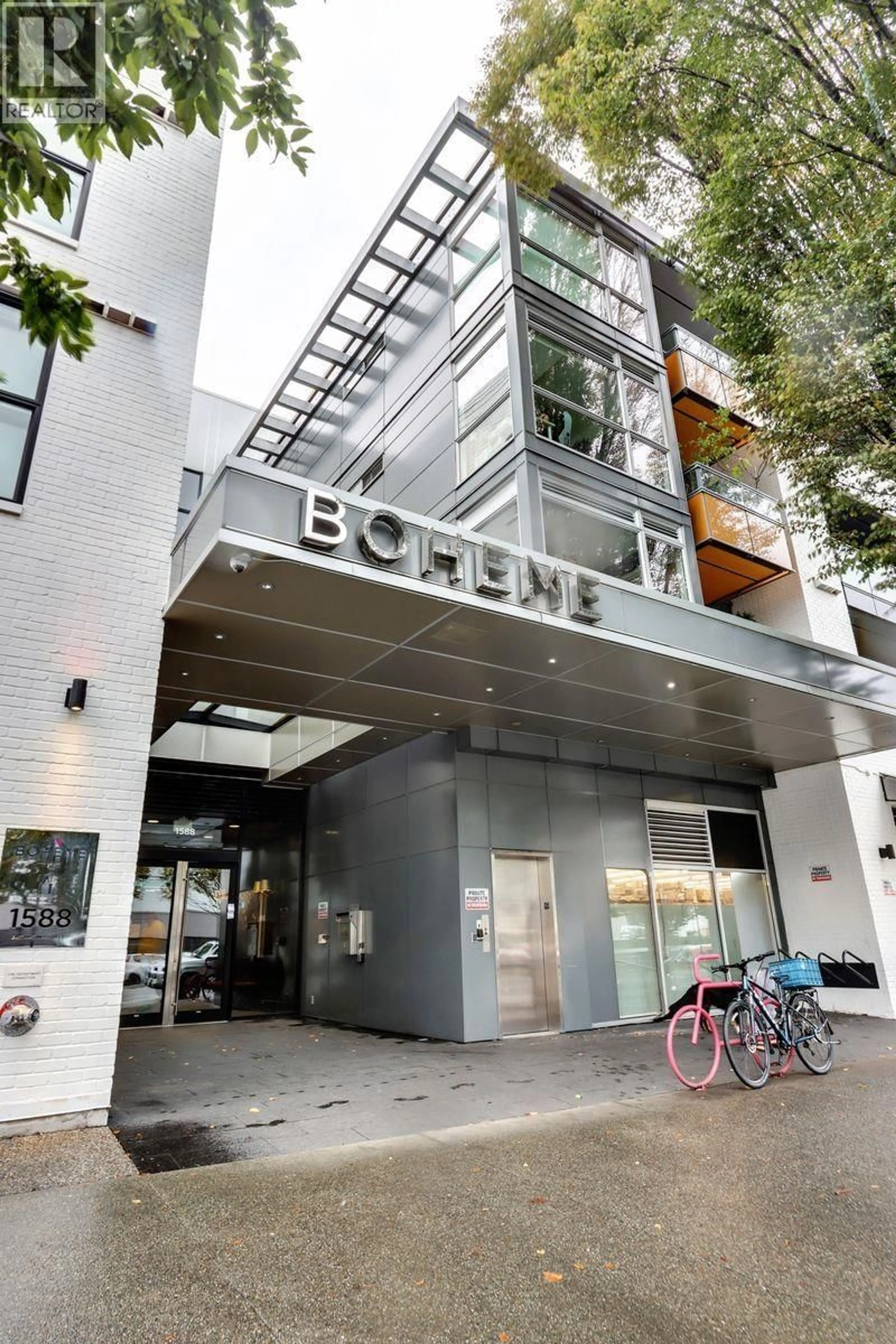 Indoor foyer for 327 - 1588 HASTINGS STREET, Vancouver British Columbia V5L0B8