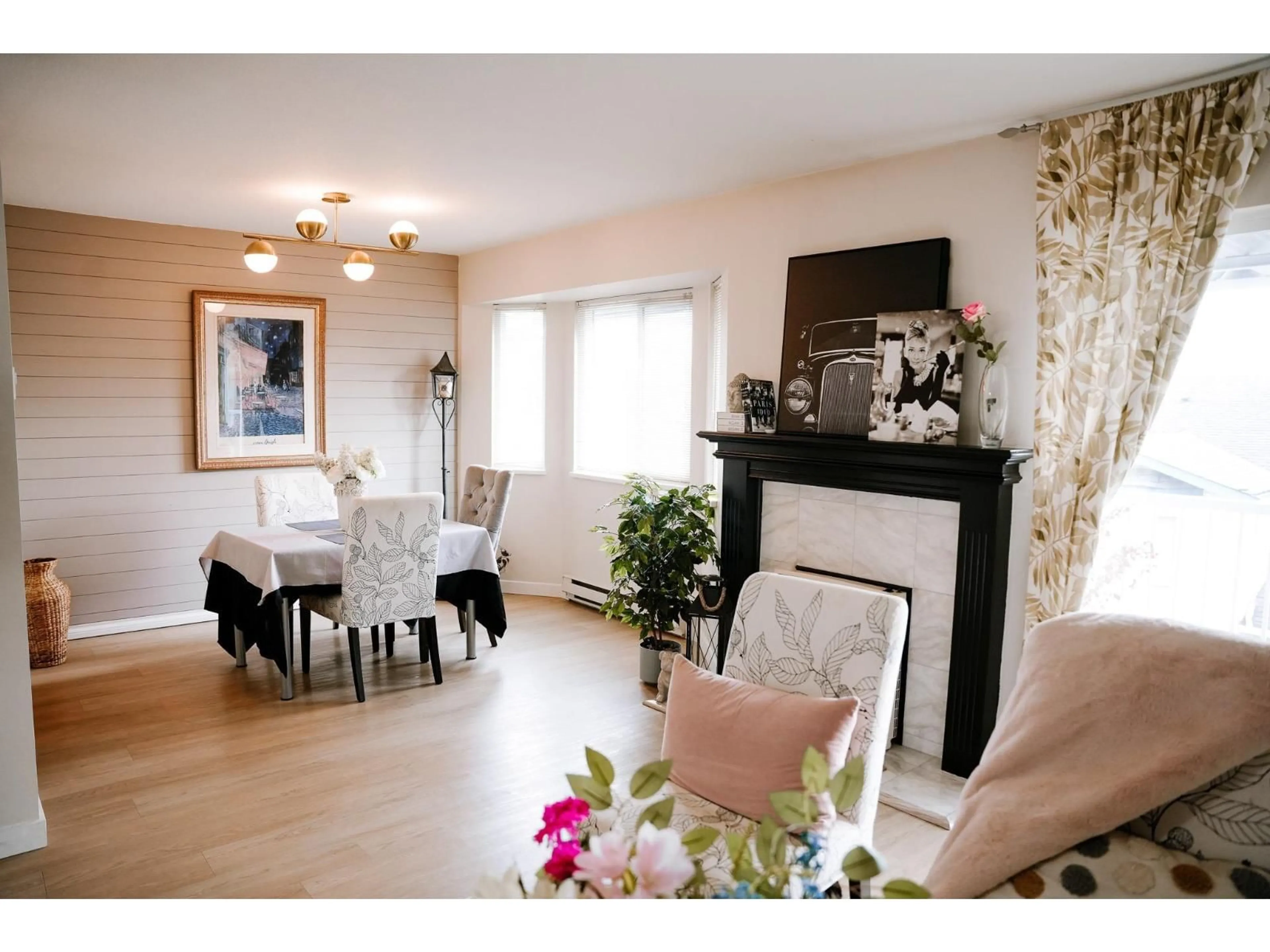 Dining room, wood/laminate floor for 7 - 32752 4, Mission British Columbia V2V1R4