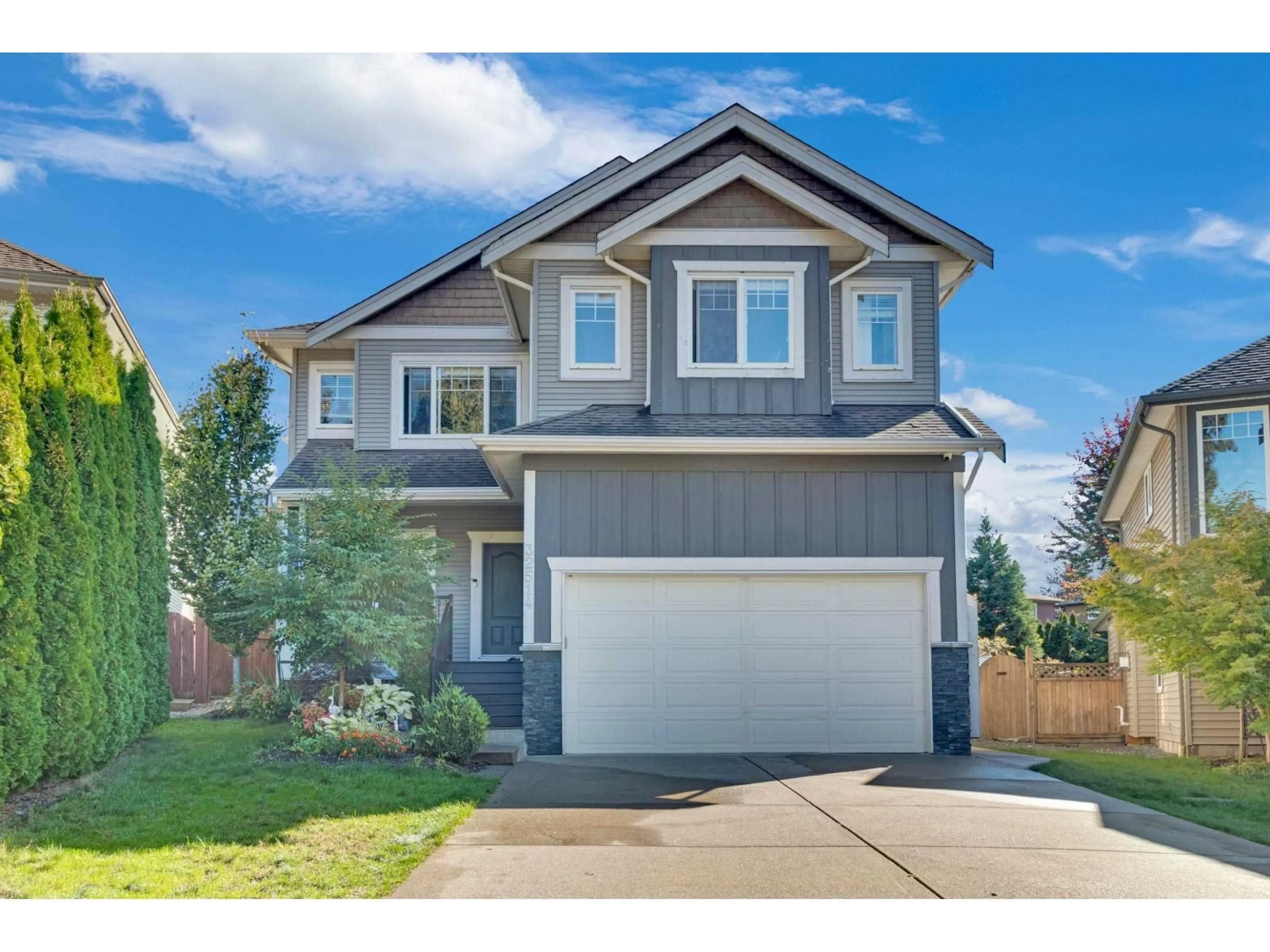 Home with vinyl exterior material, street for 32514 ABERCROMBIE, Mission British Columbia V4S0B1